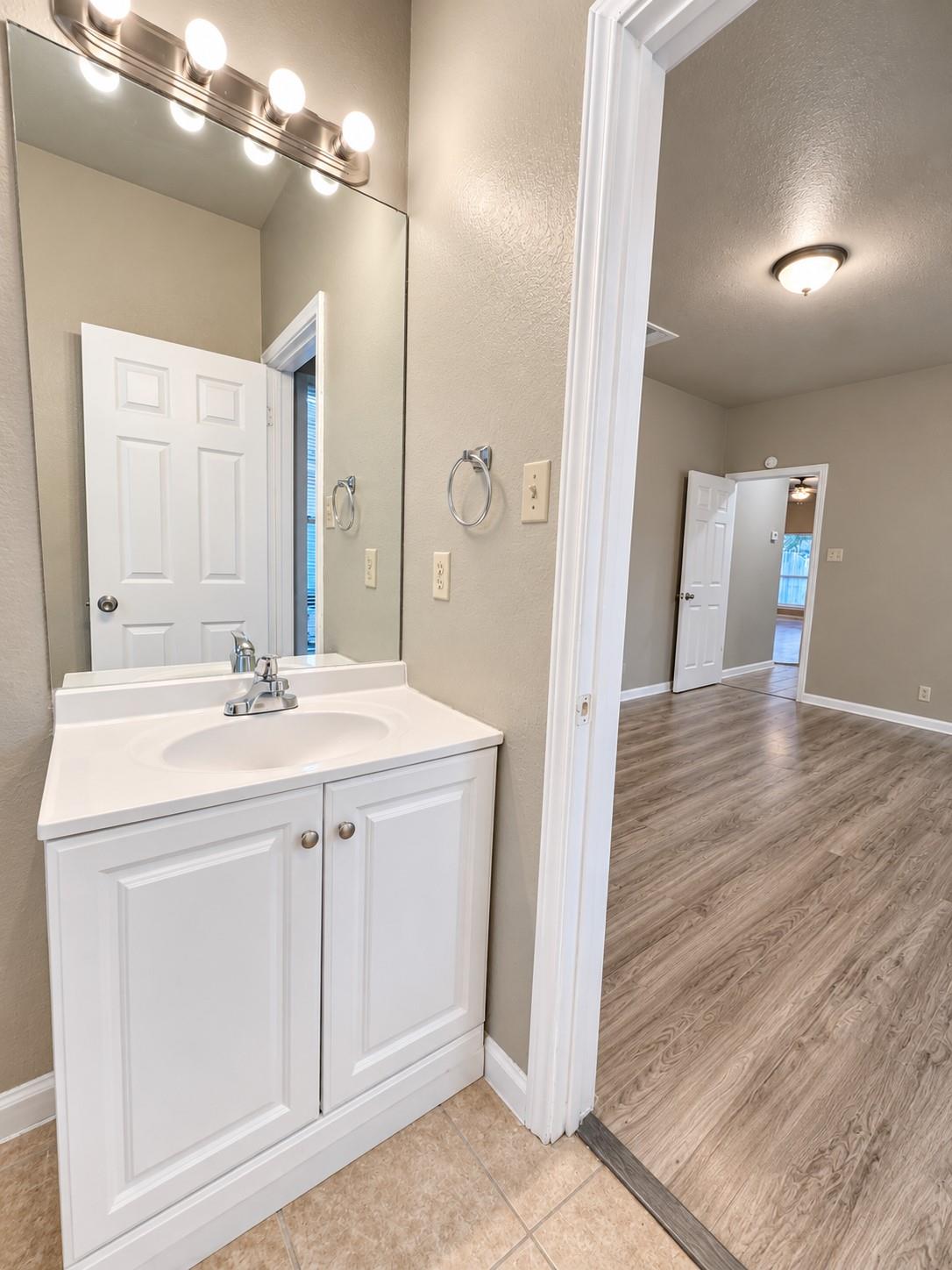 1235 Armadillo Rd #b Property Photo 11