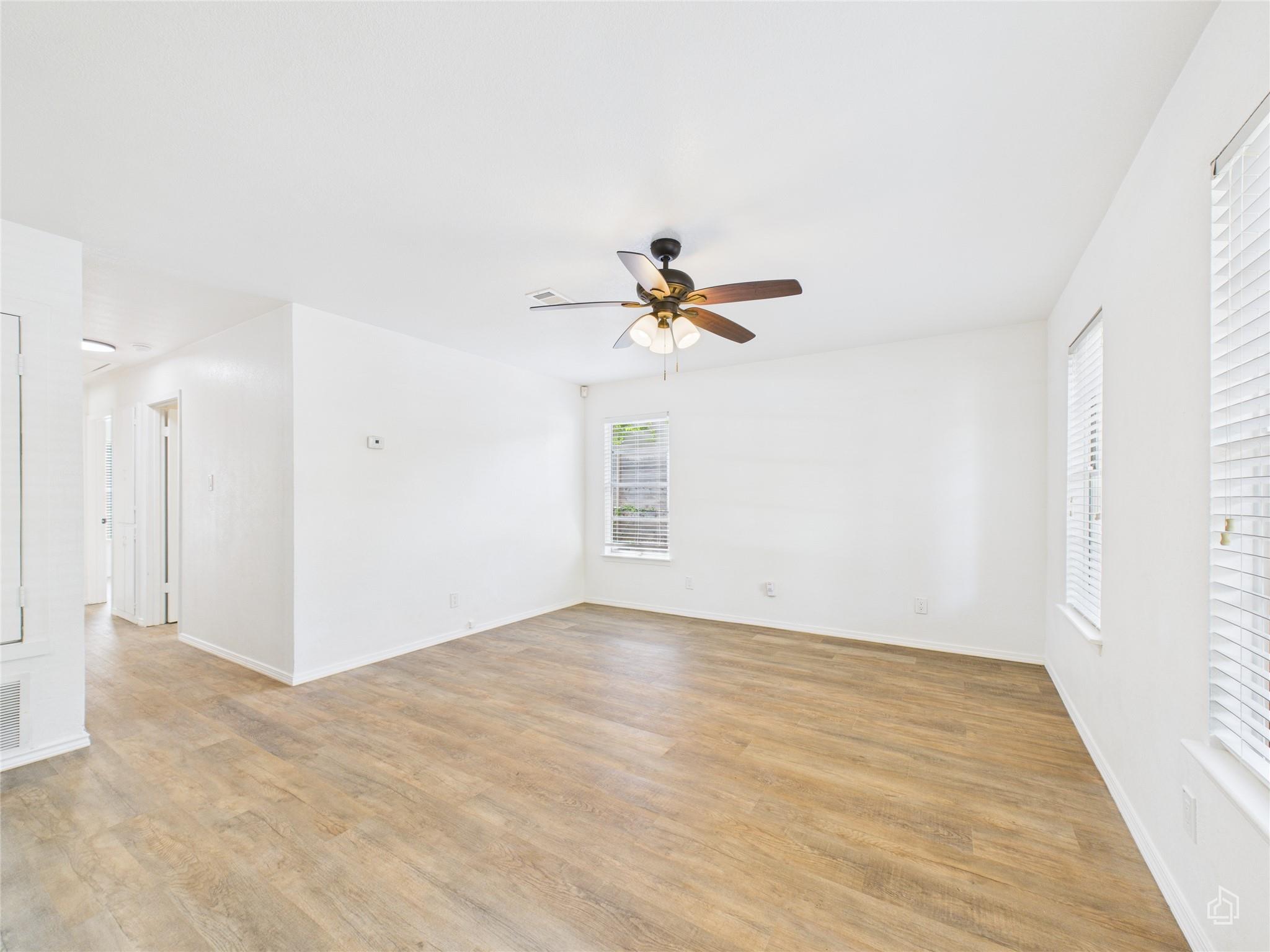 5809 Glenhollow Path Property Photo 3