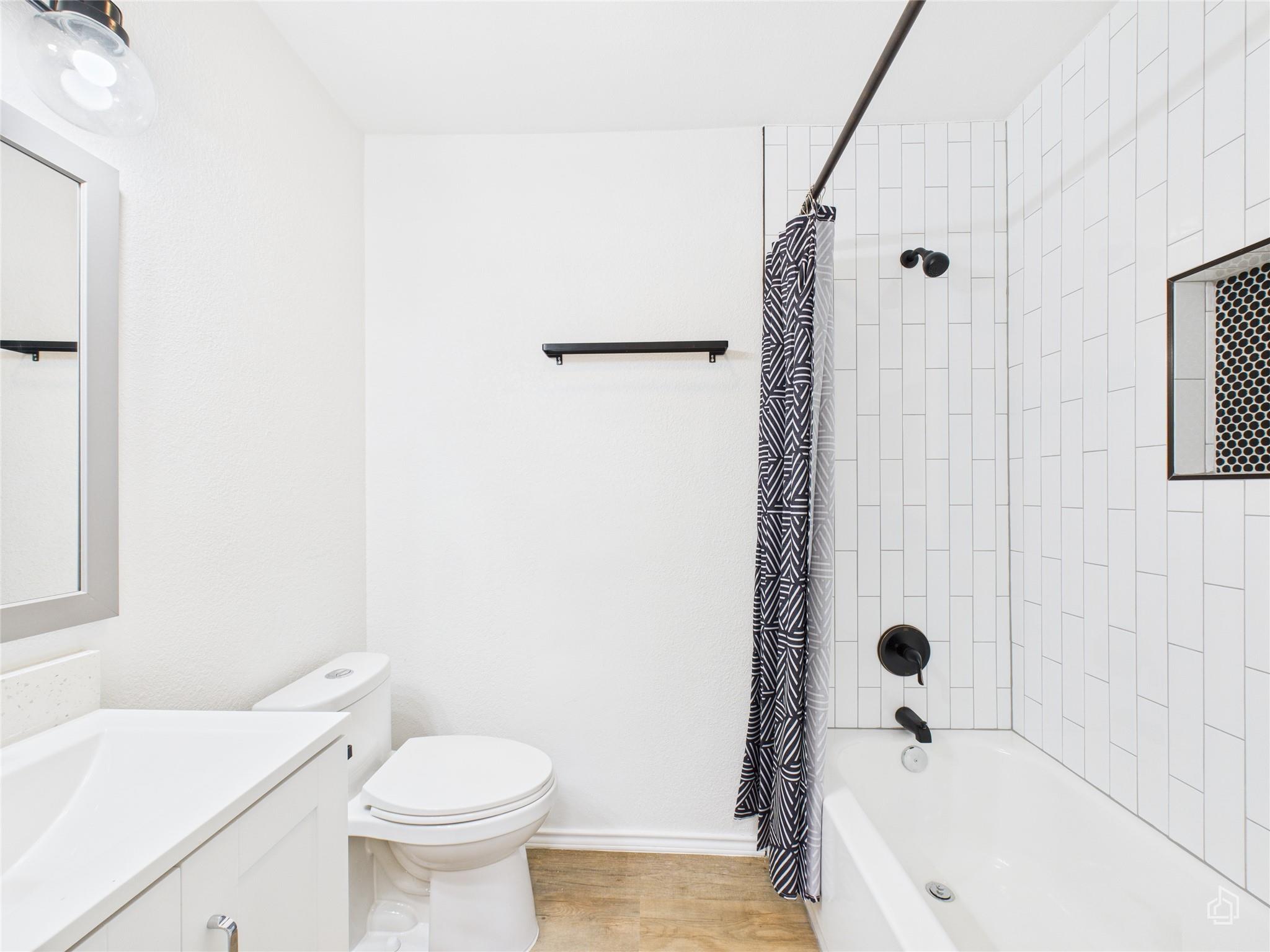 5809 Glenhollow Path Property Photo 14