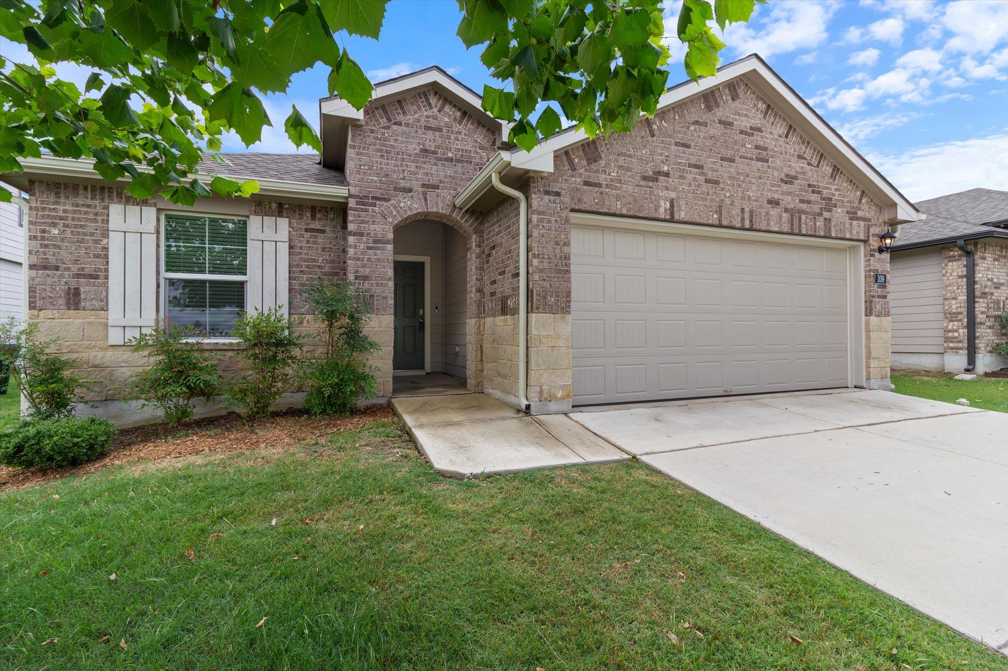 109 Falco Ln Property Photo 1