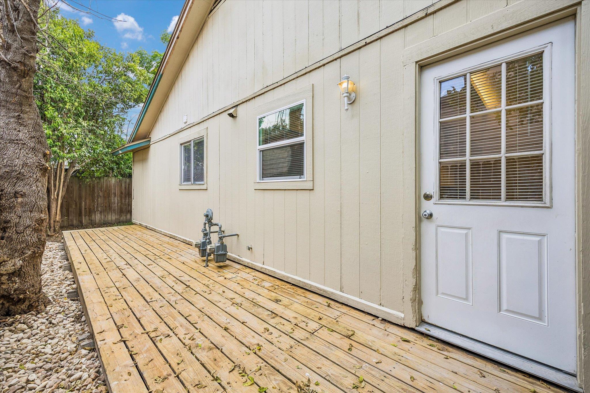 904 Sirocco Dr #a Property Photo 3