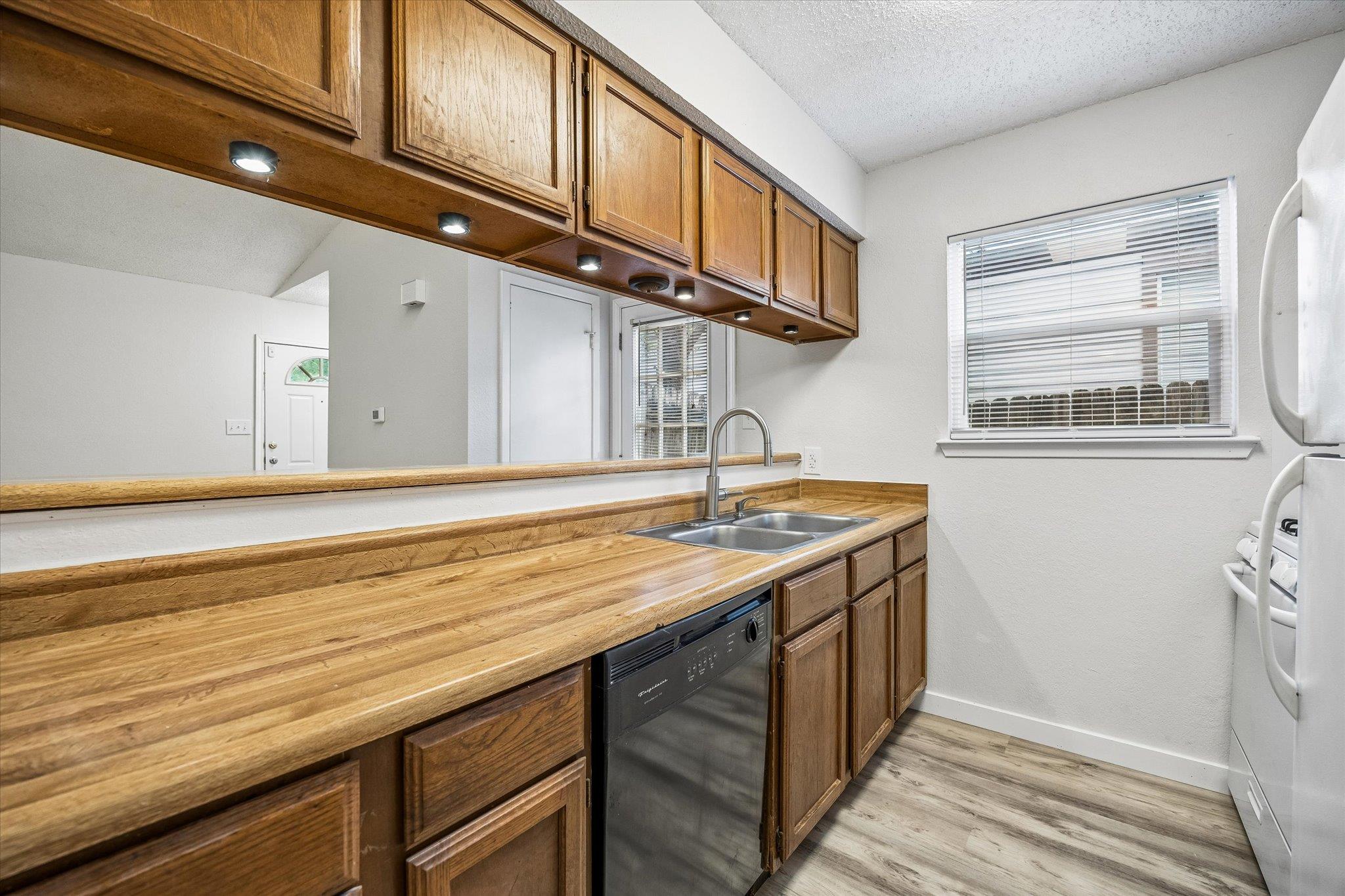 904 Sirocco Dr #a Property Photo 15
