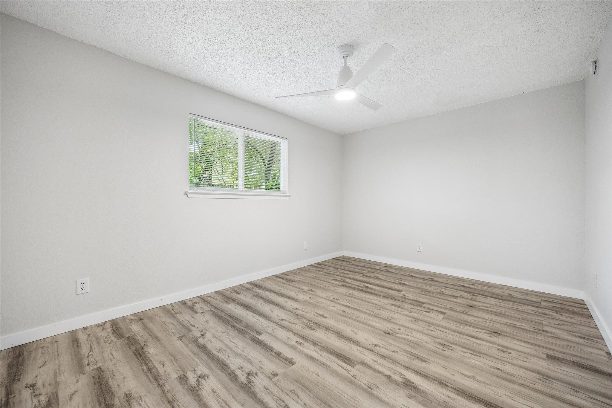 904 Sirocco Dr #a Property Photo 23