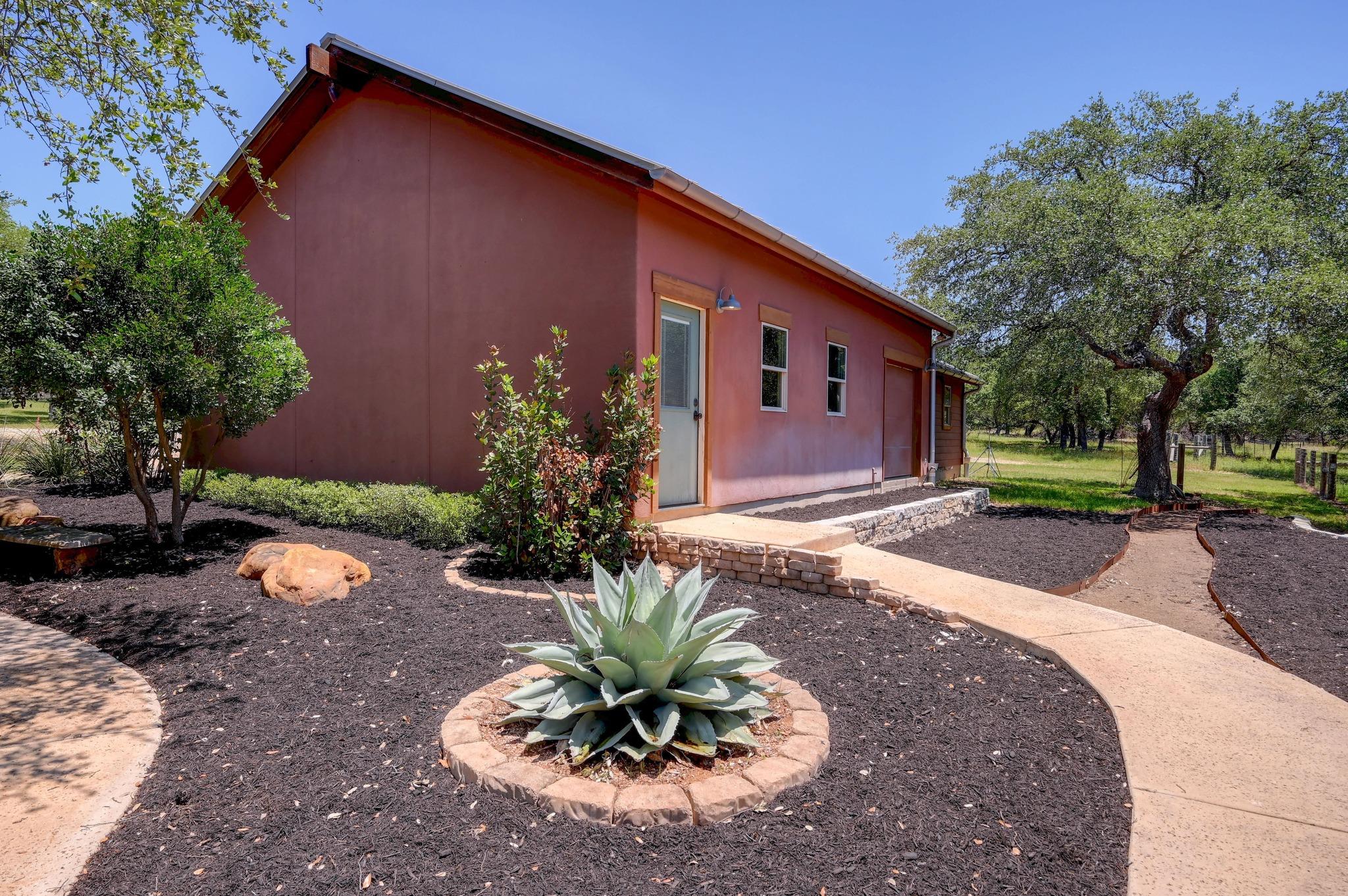 15425 Fitzhugh Rd Property Photo 2