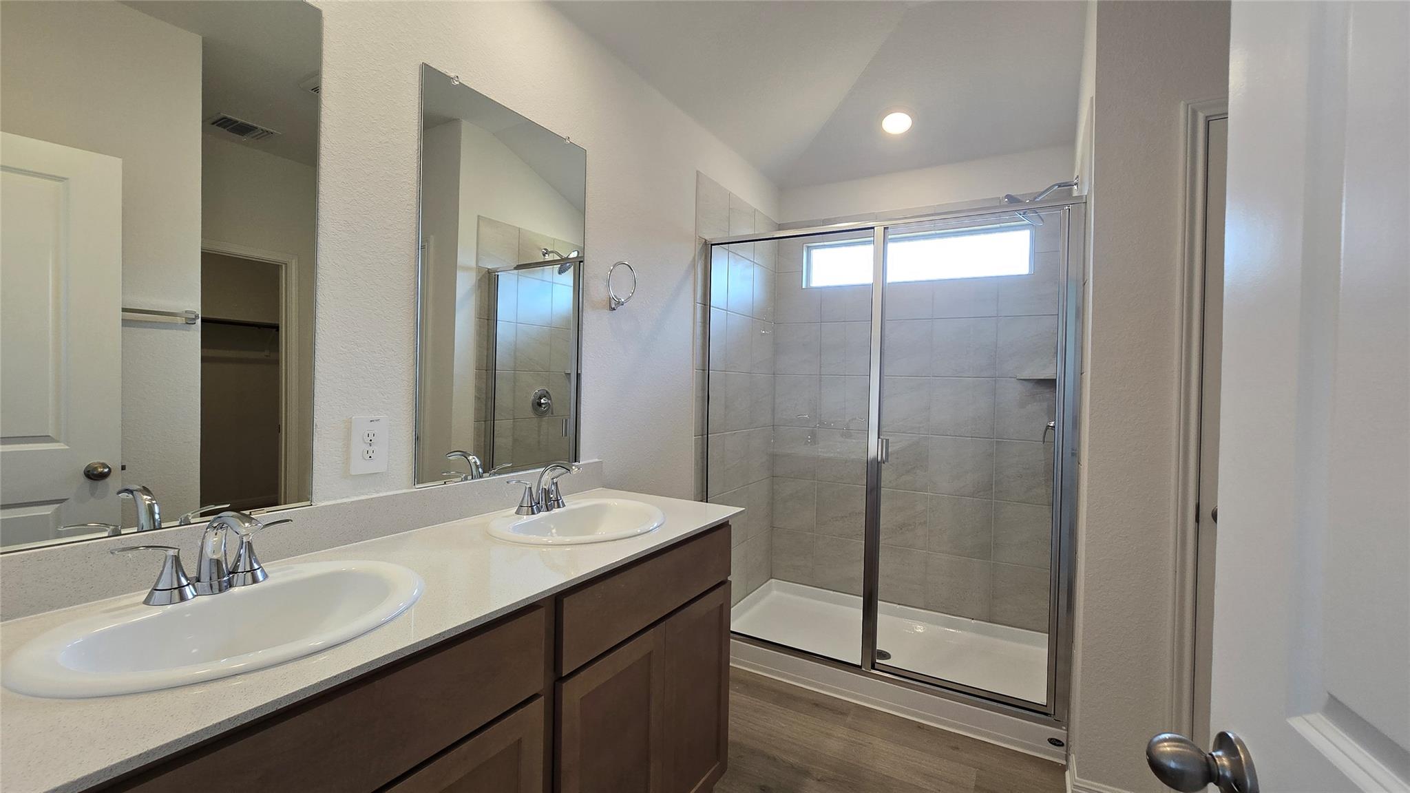 122 Holmby Dr Property Photo 10