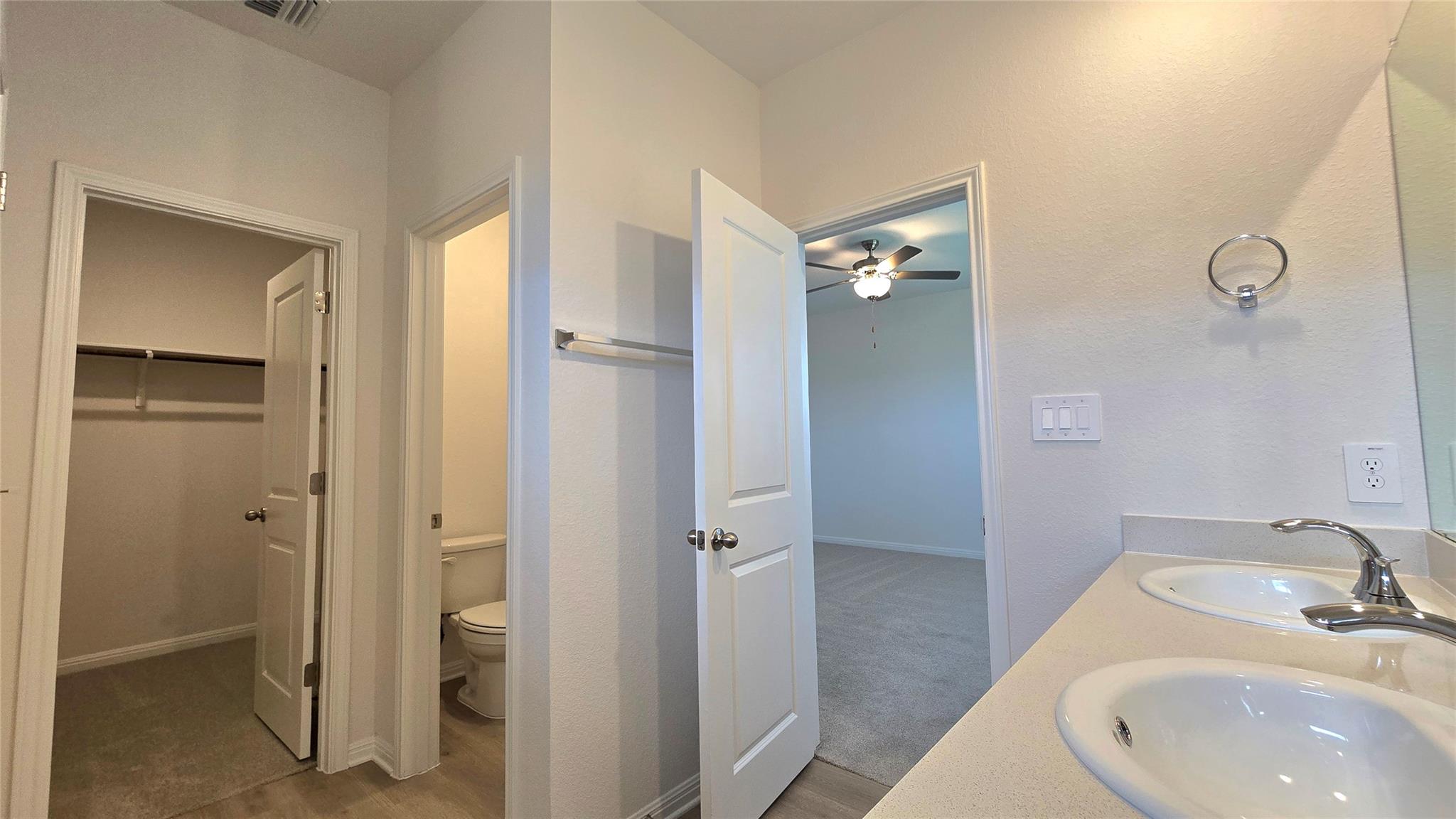 122 Holmby Dr Property Photo 11