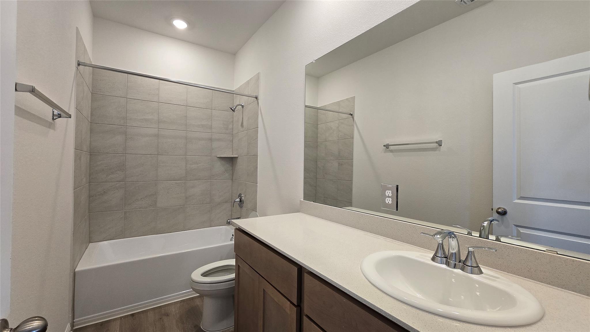 122 Holmby Dr Property Photo 17