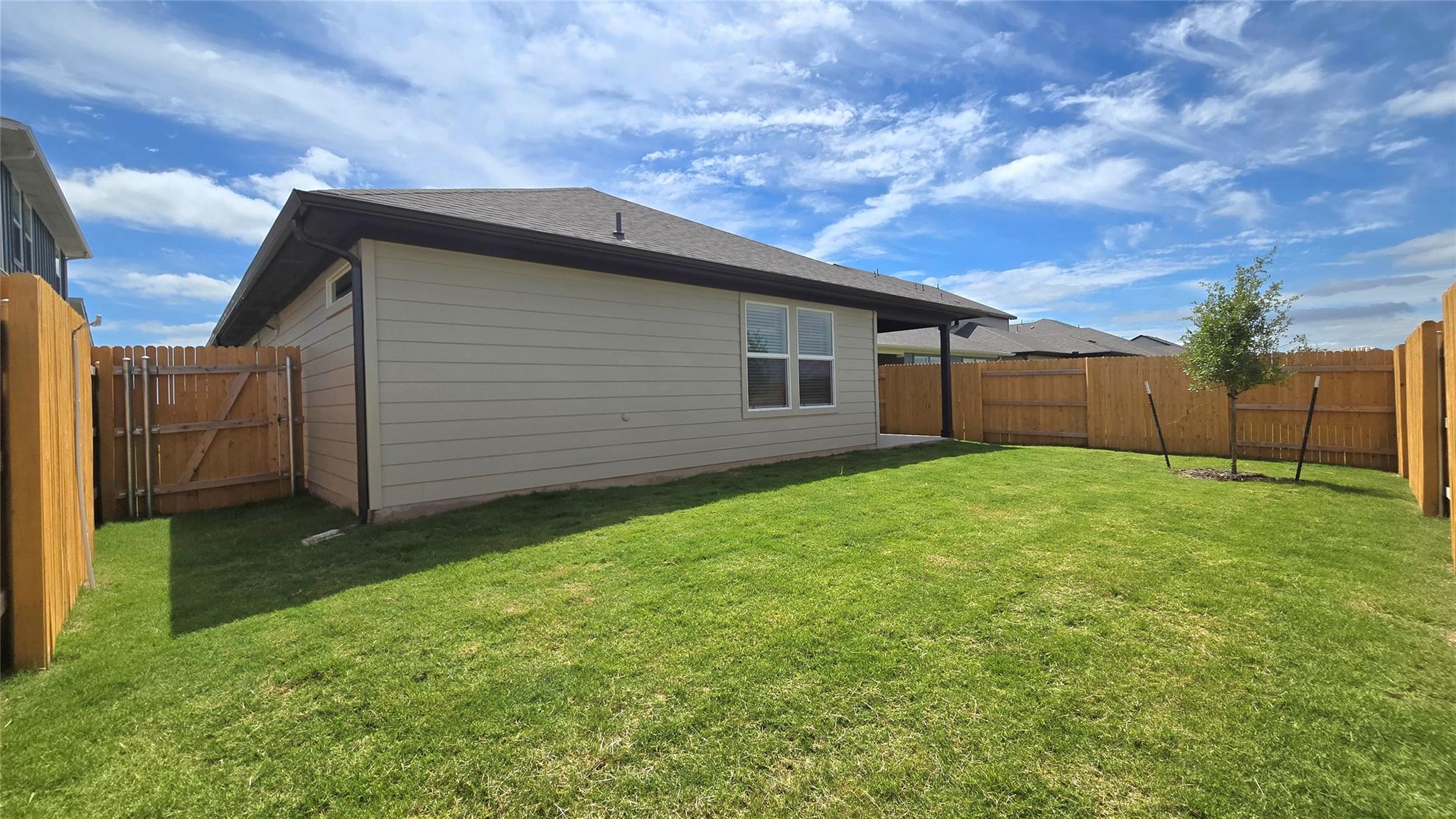 122 Holmby Dr Property Photo 26