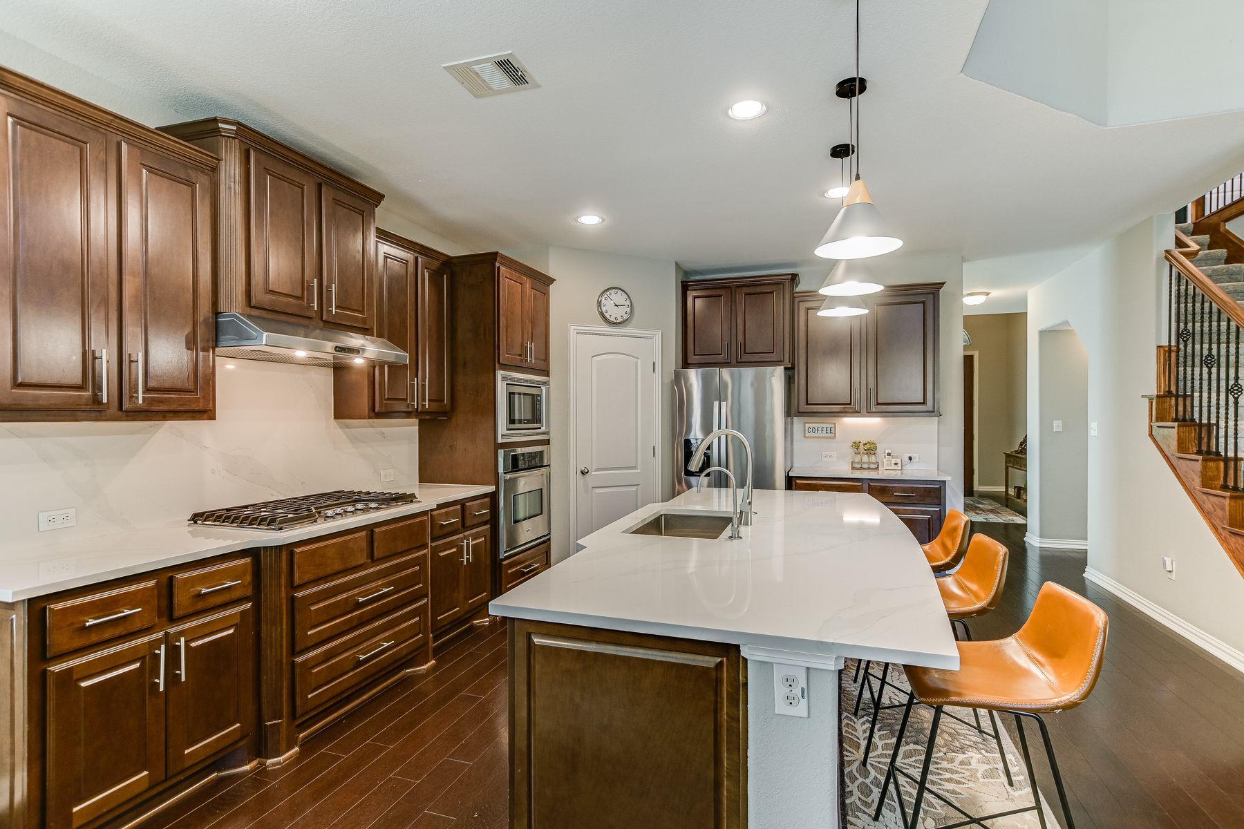2417 Turtle Mountain Bnd Property Photo 5