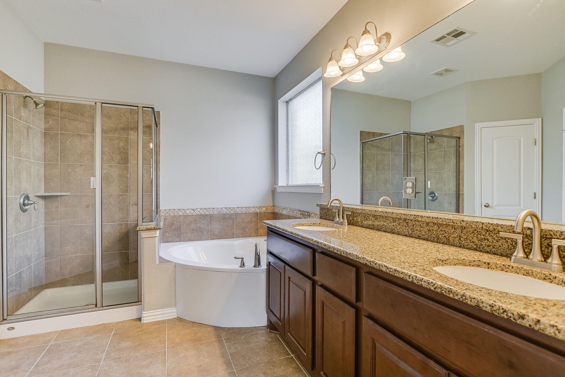 2417 Turtle Mountain Bnd Property Photo 17