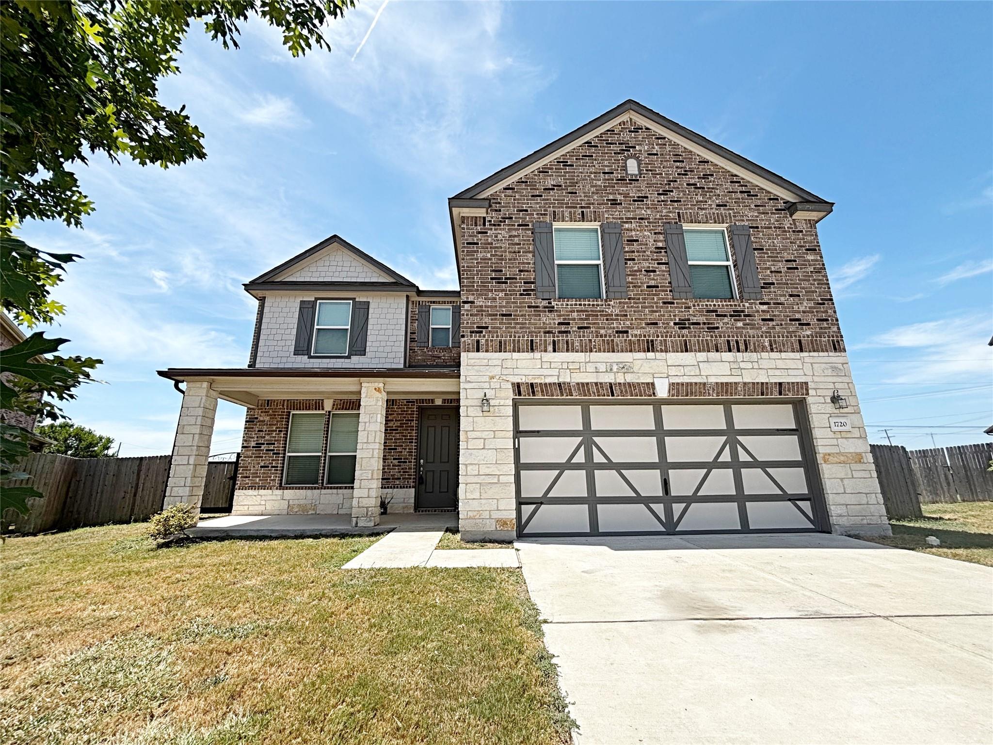 1720 Foxglove Cir Property Photo 1