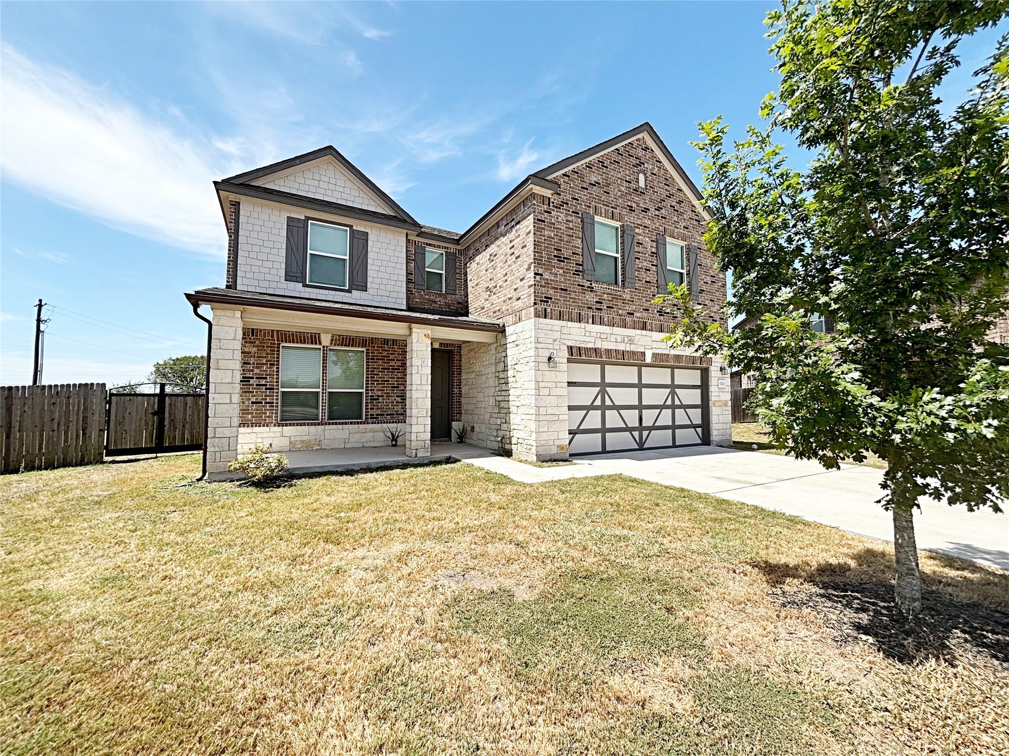 1720 Foxglove Cir Property Photo 2