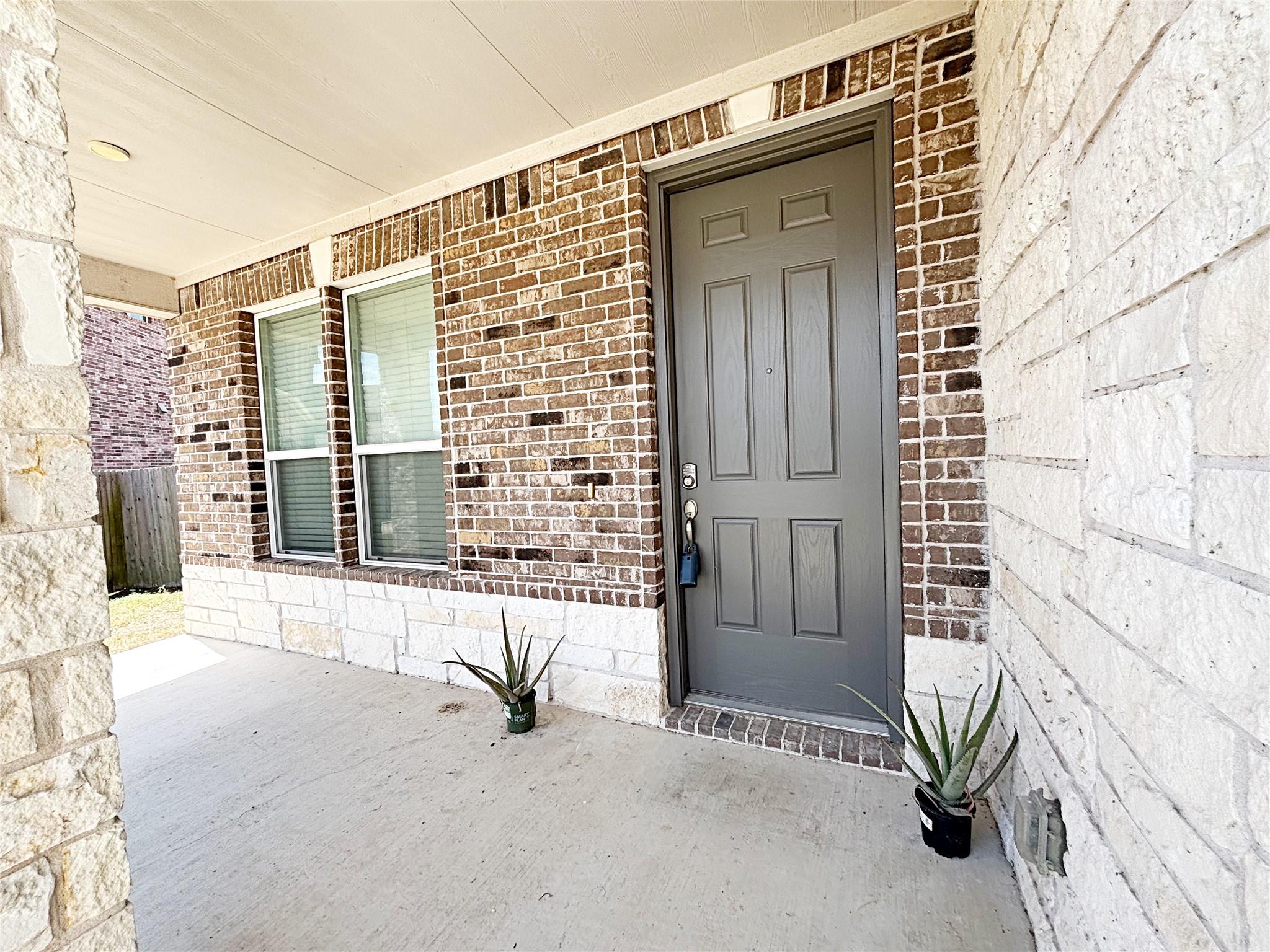 1720 Foxglove Cir Property Photo 3