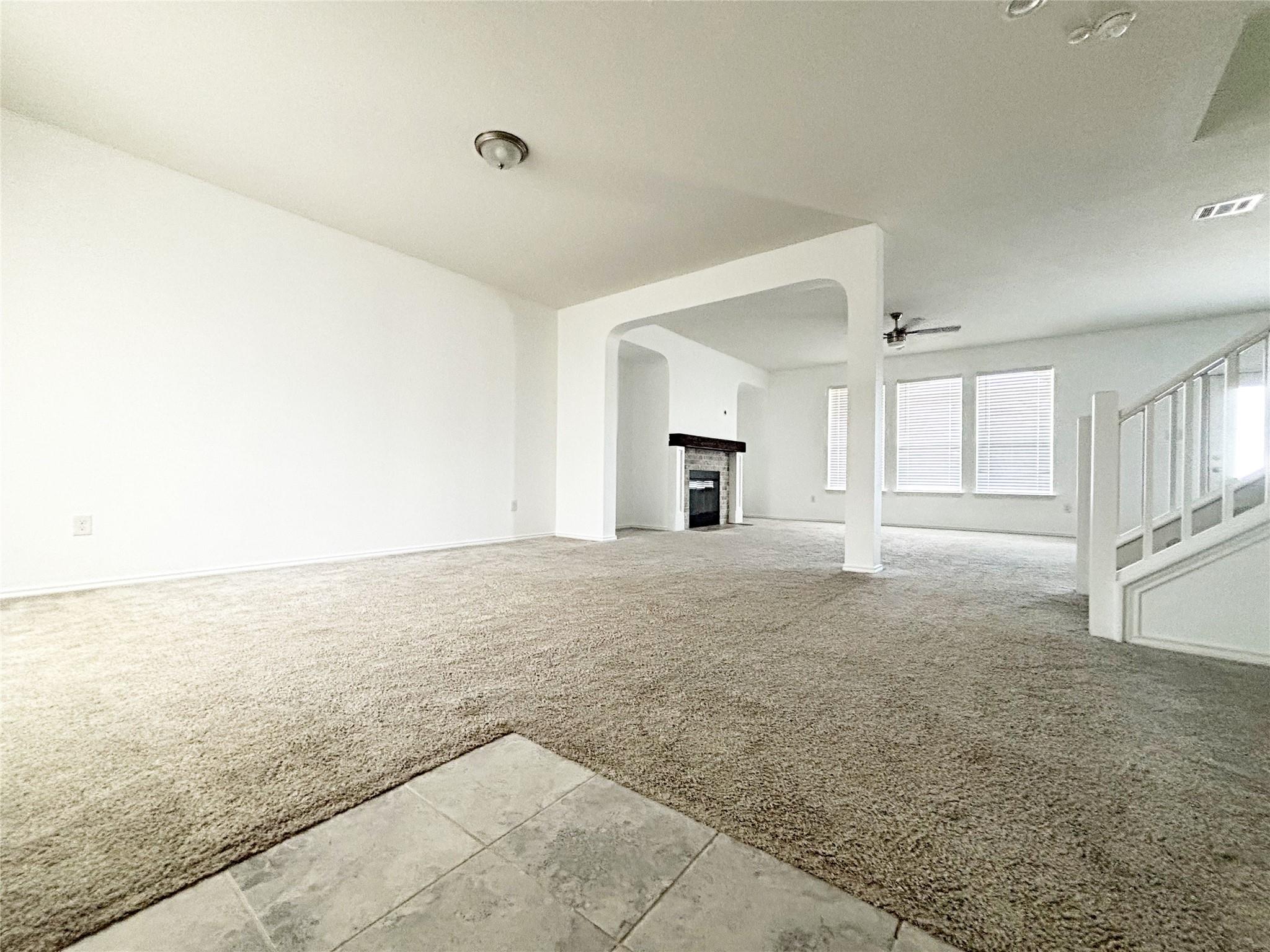 1720 Foxglove Cir Property Photo 4