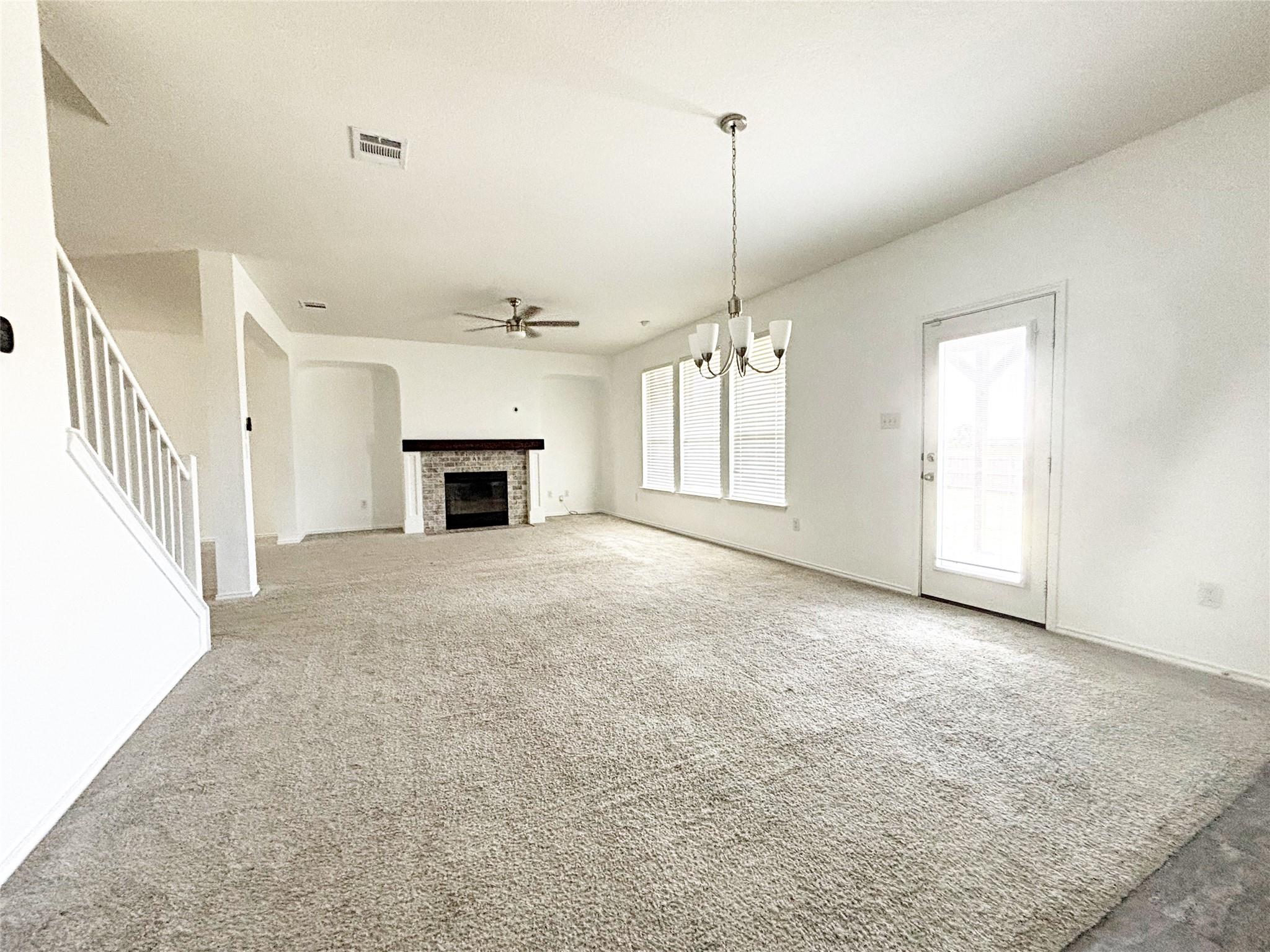 1720 Foxglove Cir Property Photo 5