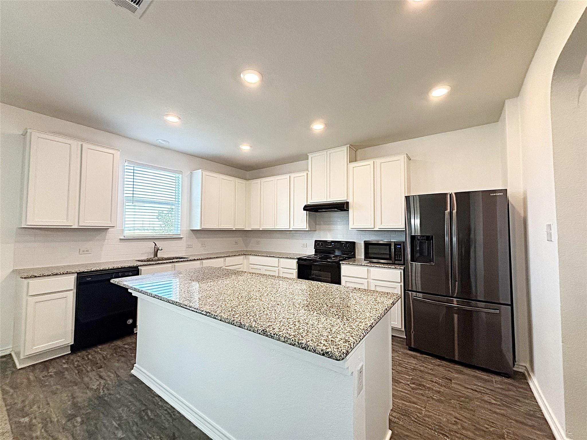 1720 Foxglove Cir Property Photo 10