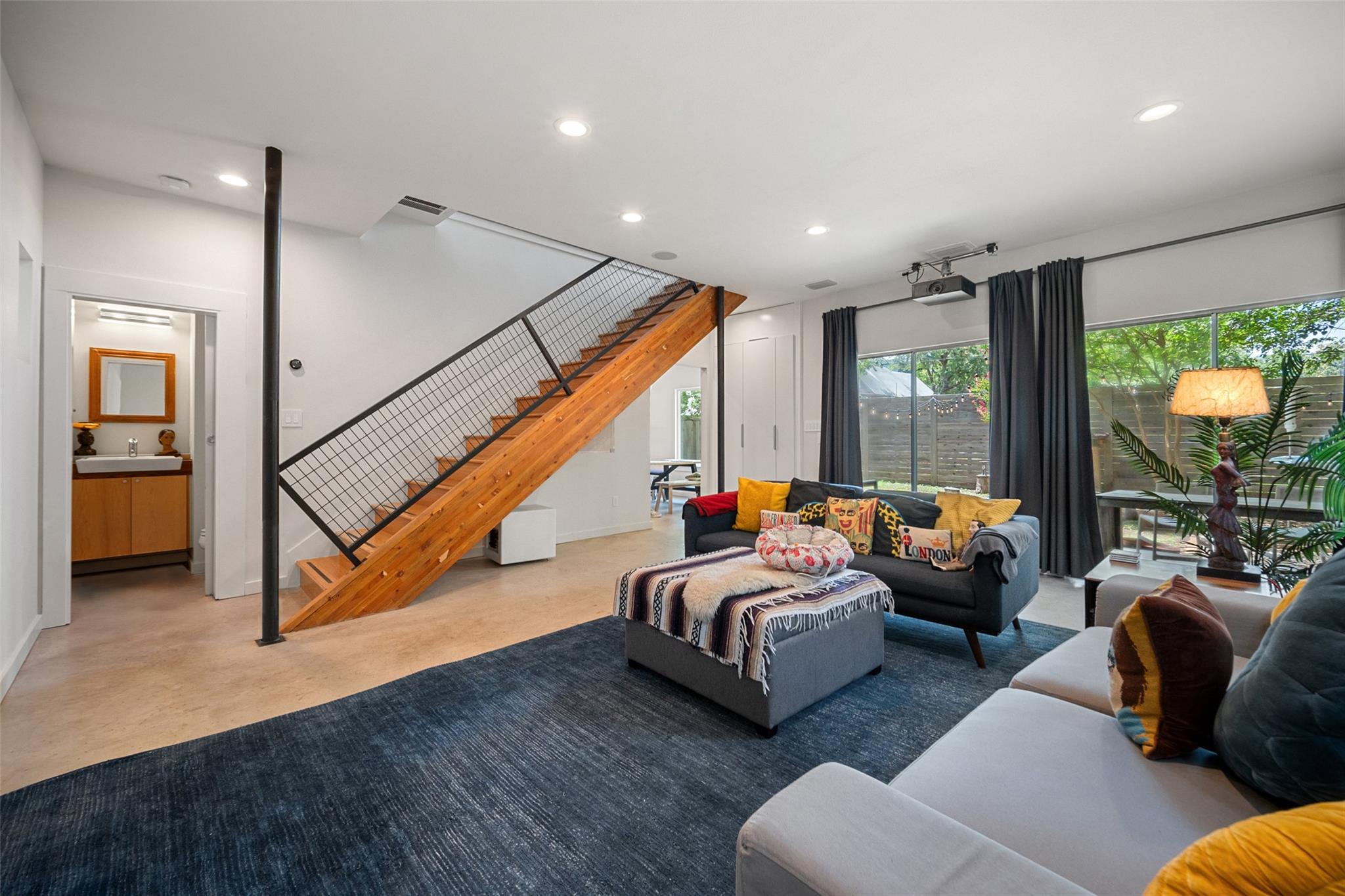 1411 E 2nd St #b2 Property Photo 2