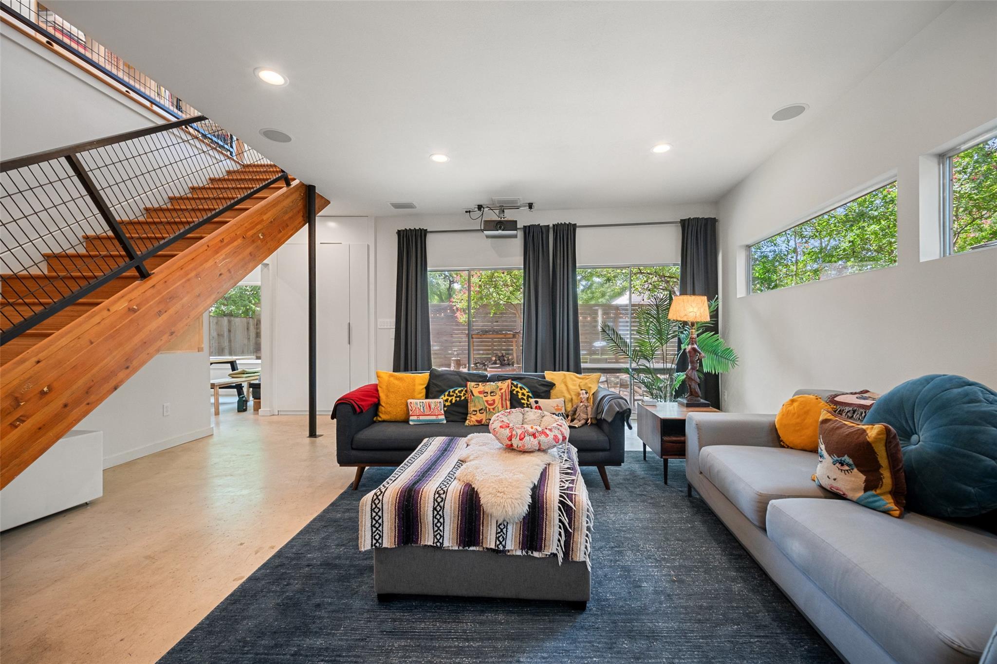 1411 E 2nd St #b2 Property Photo 3