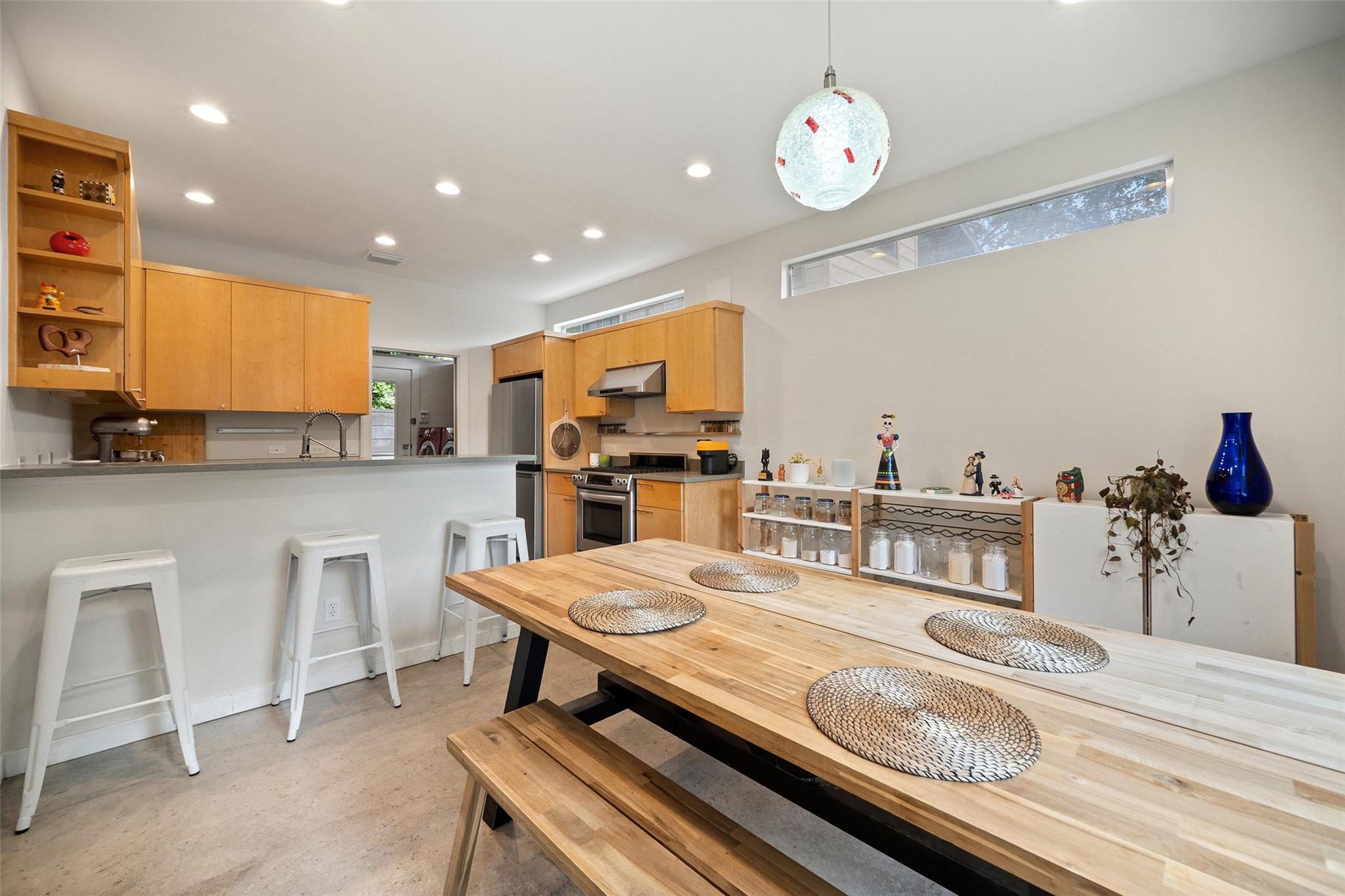 1411 E 2nd St #b2 Property Photo 5