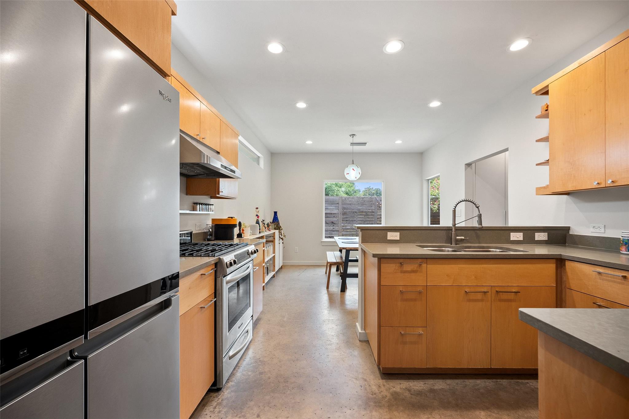 1411 E 2nd St #b2 Property Photo 8