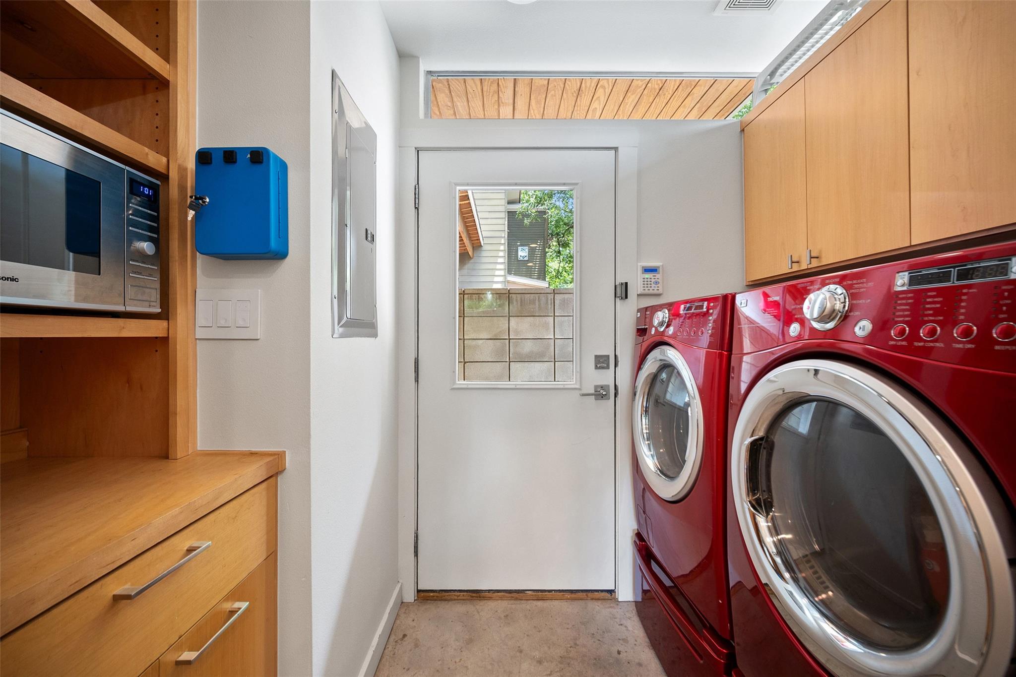 1411 E 2nd St #b2 Property Photo 9