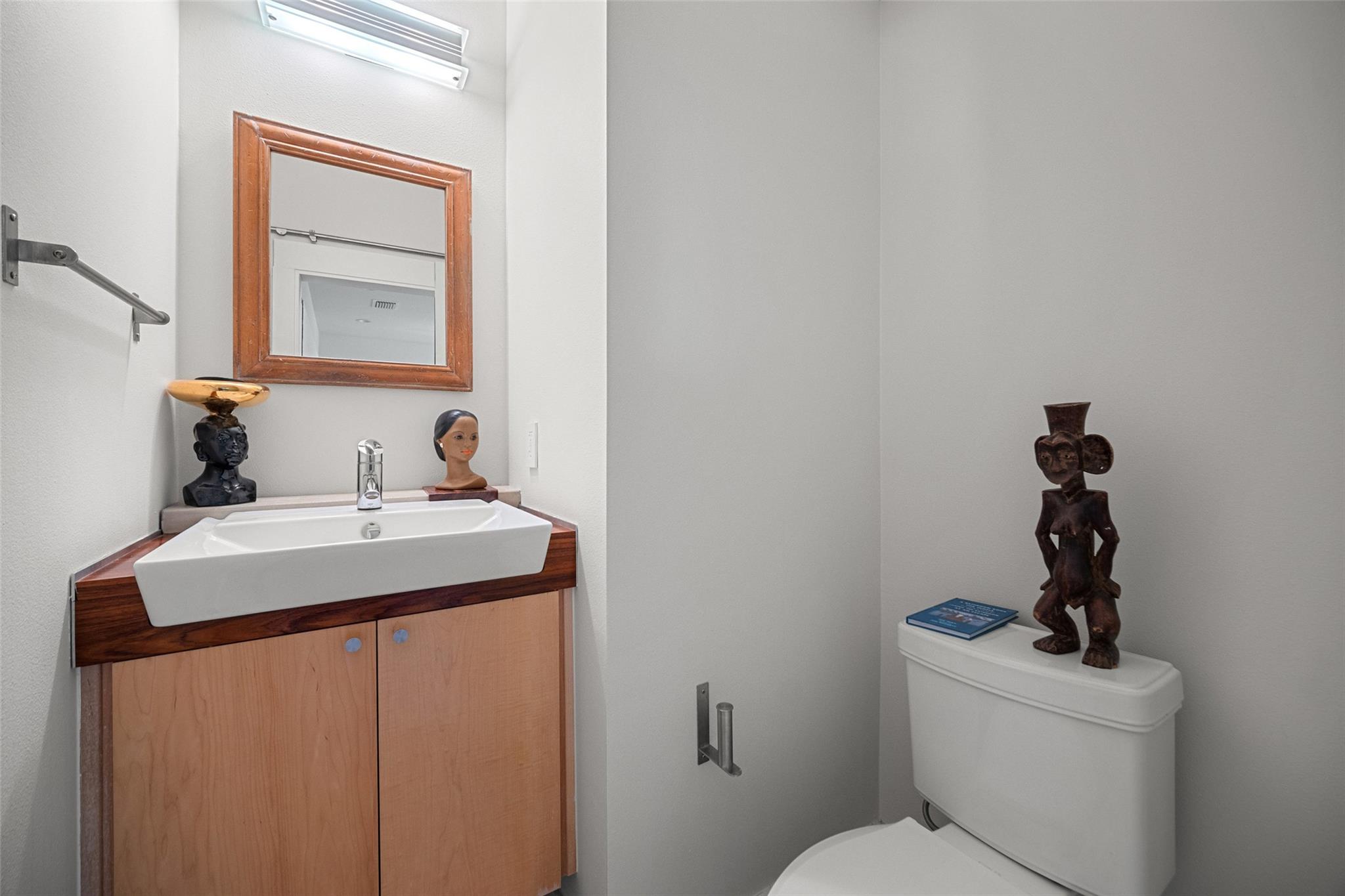 1411 E 2nd St #b2 Property Photo 10