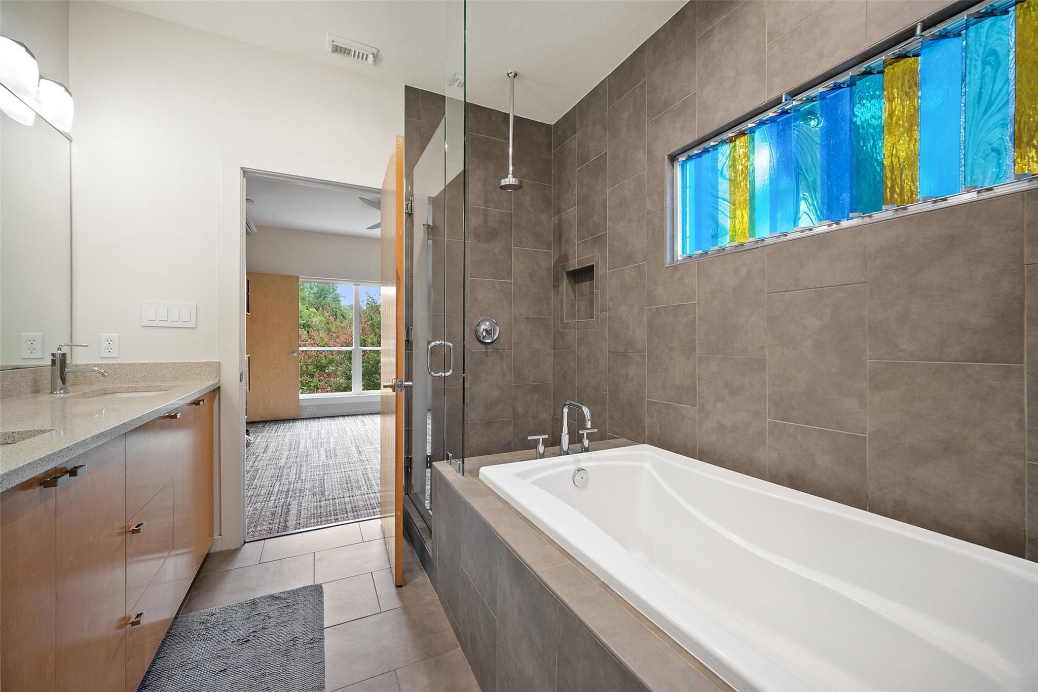 1411 E 2nd St #b2 Property Photo 17