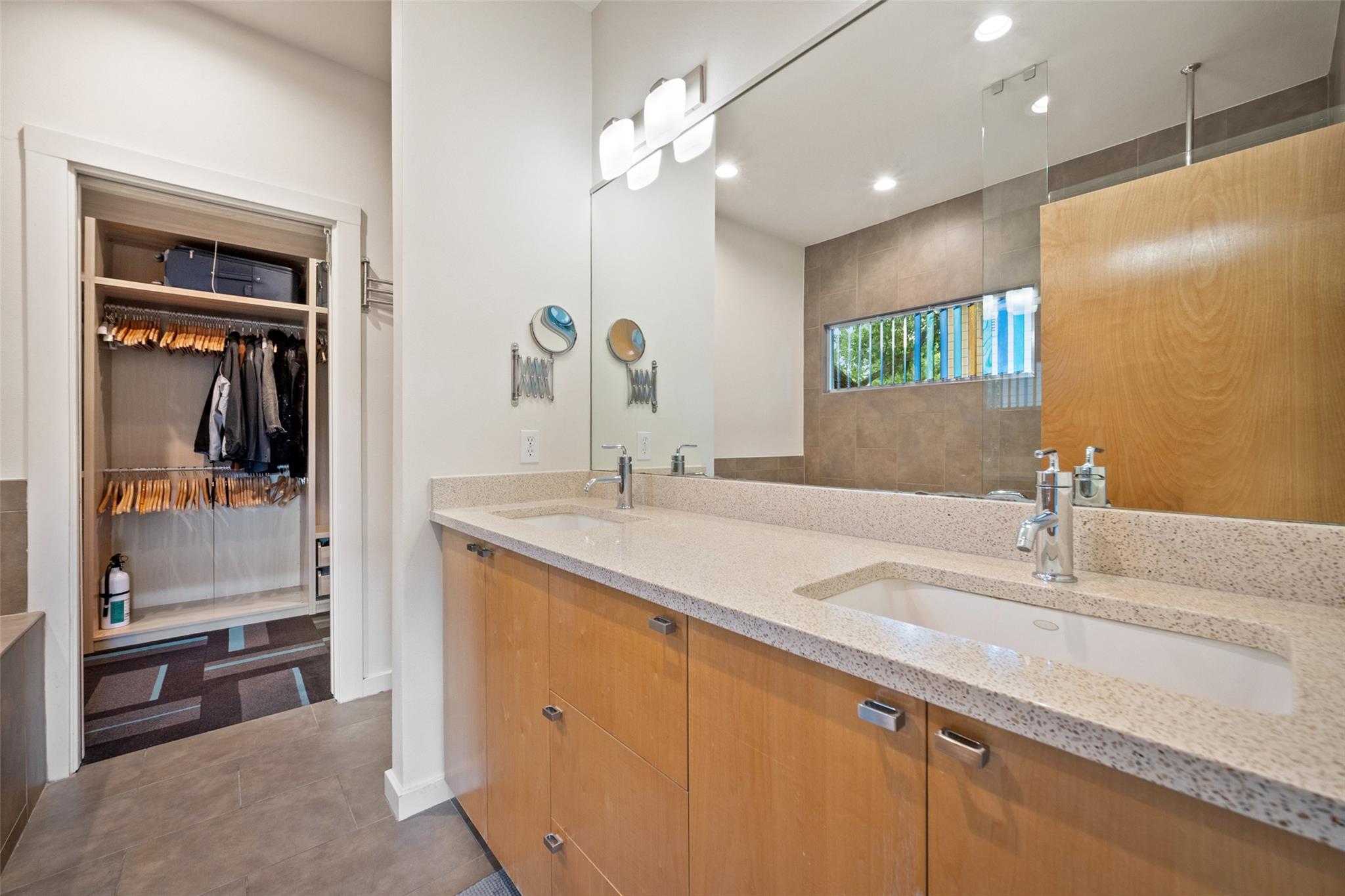 1411 E 2nd St #b2 Property Photo 18