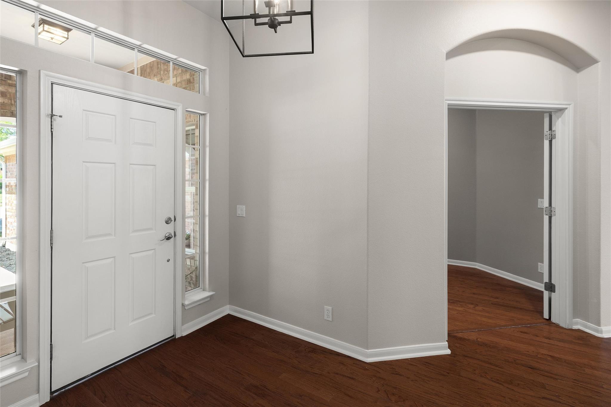 100 Stratton Ct Property Photo 5