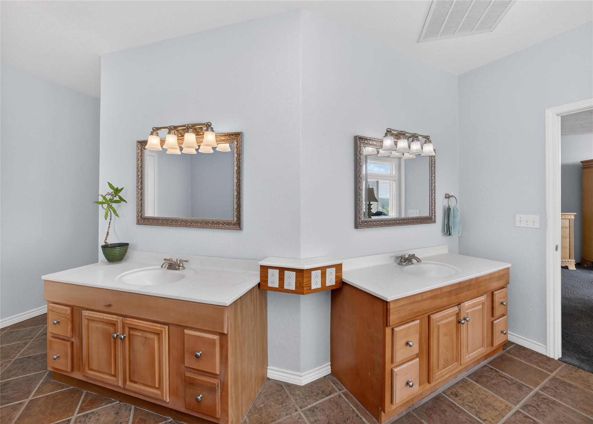 120 La Plata Ct Property Photo 23