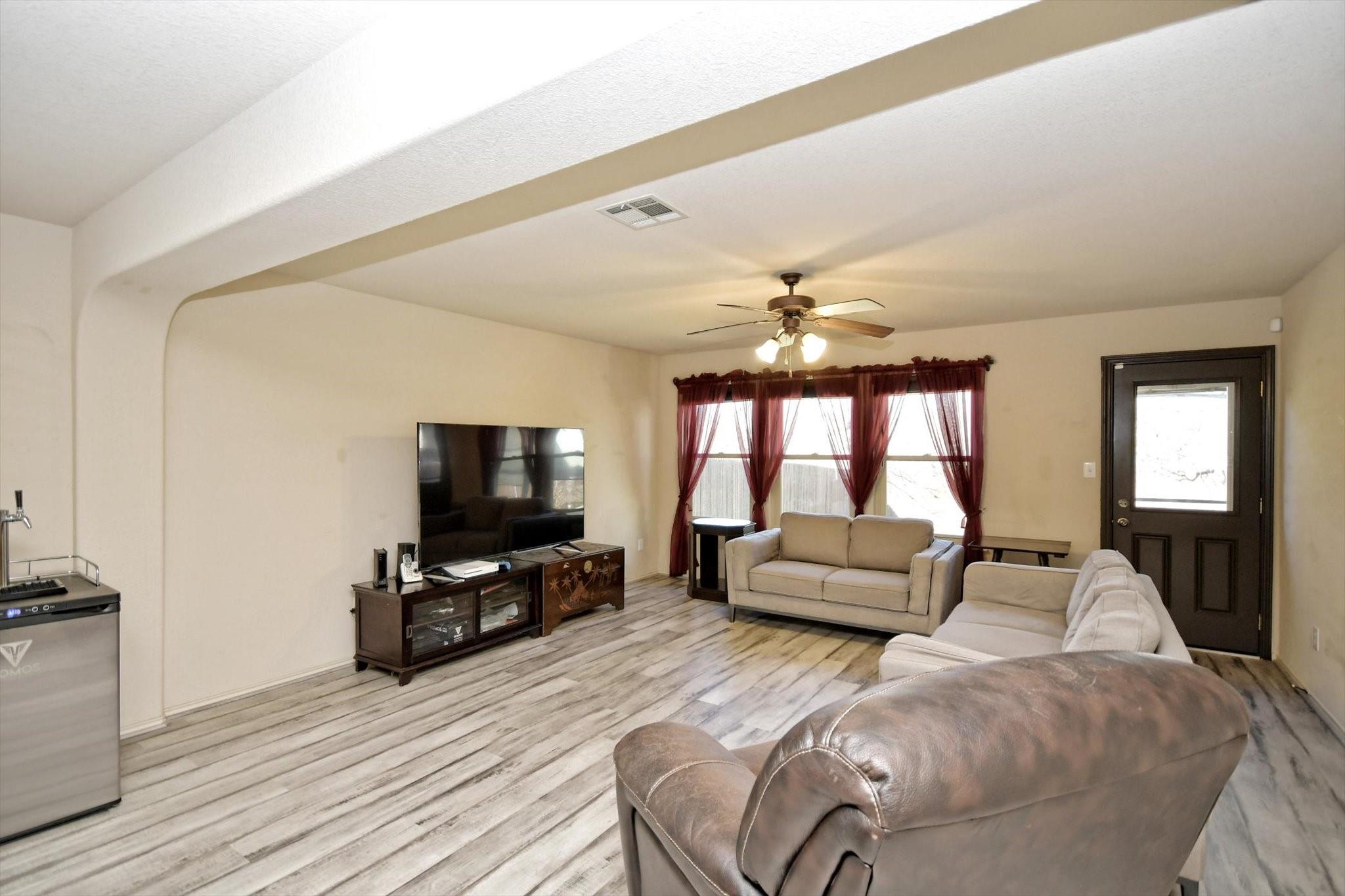 512 Red Tails Dr Property Photo 4