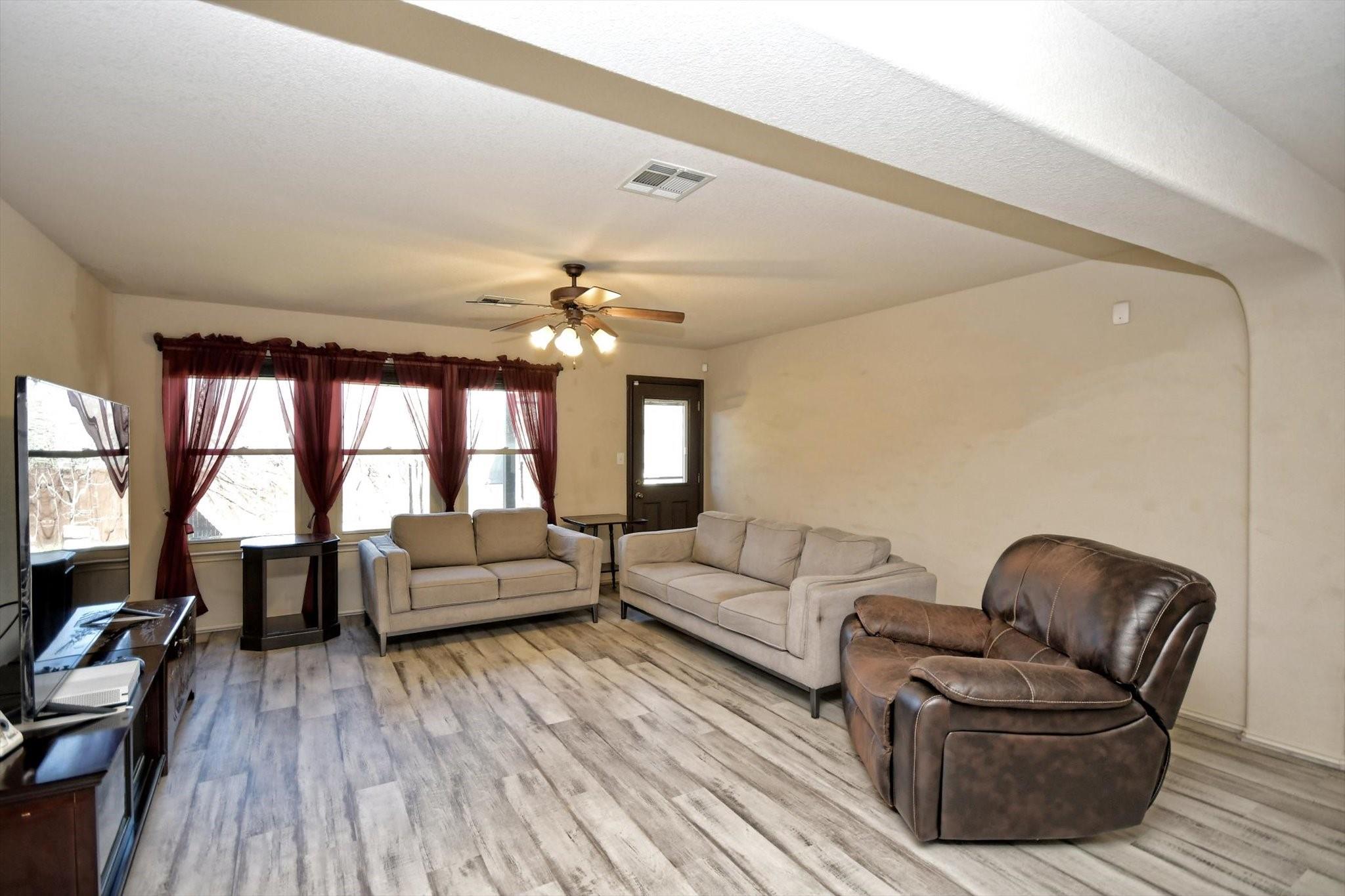 512 Red Tails Dr Property Photo 5