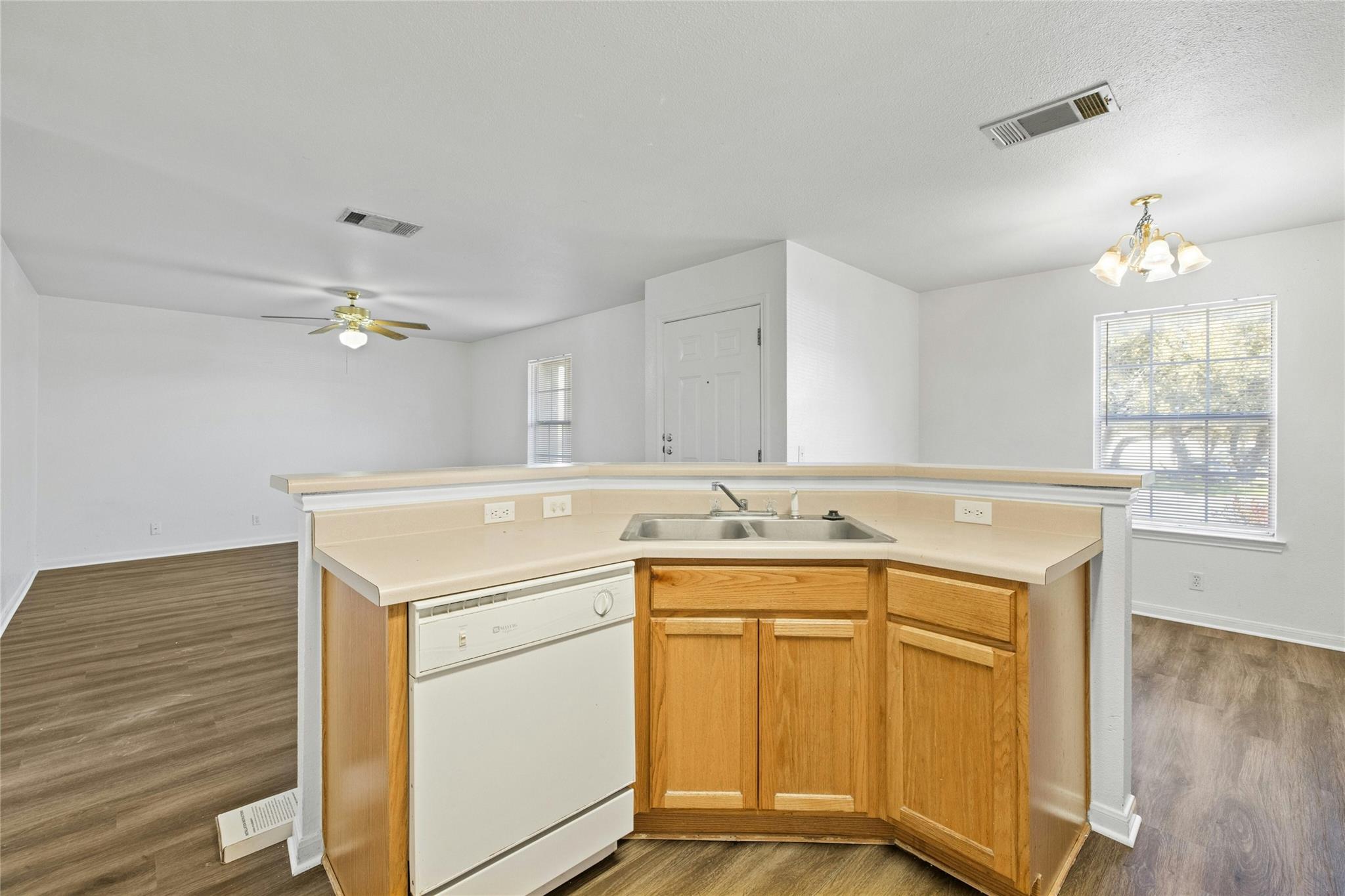 3301 El Salido Pkwy Bdg B Property Photo 3