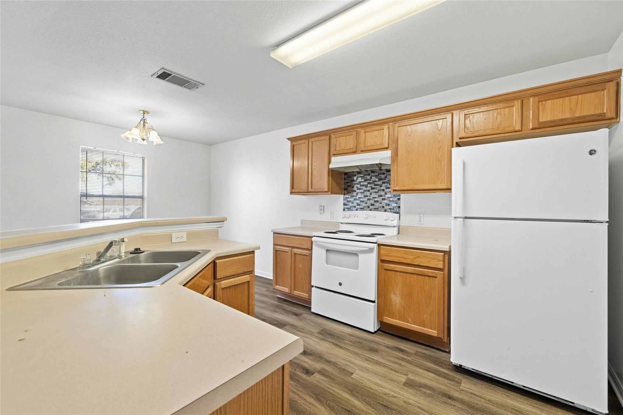 3301 El Salido Pkwy Bdg B Property Photo 5