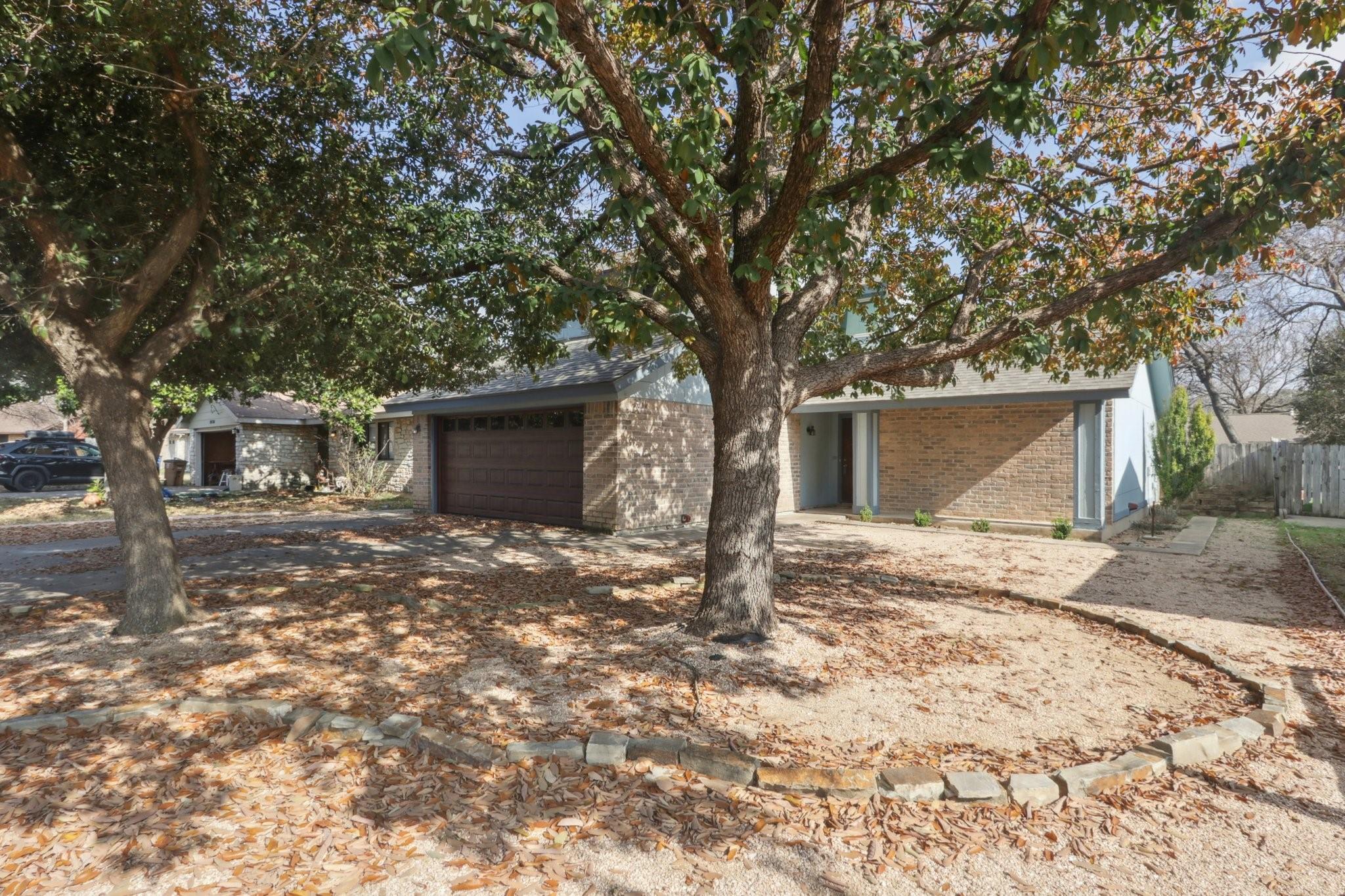 10407 Robinwood Cir Property Photo 2