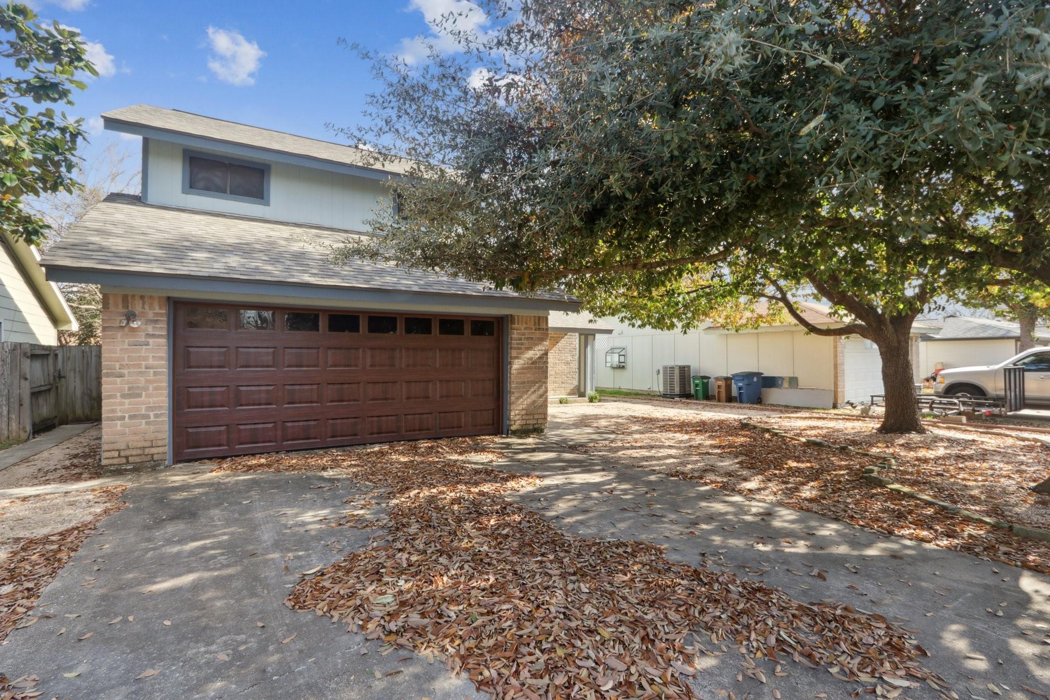 10407 Robinwood Cir Property Photo 3
