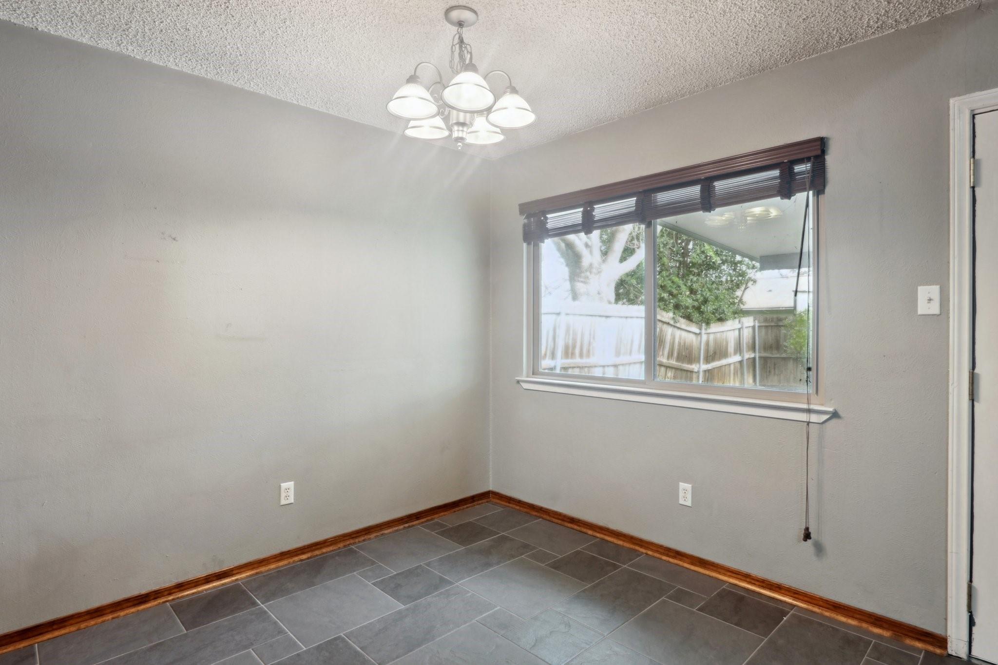 10407 Robinwood Cir Property Photo 6