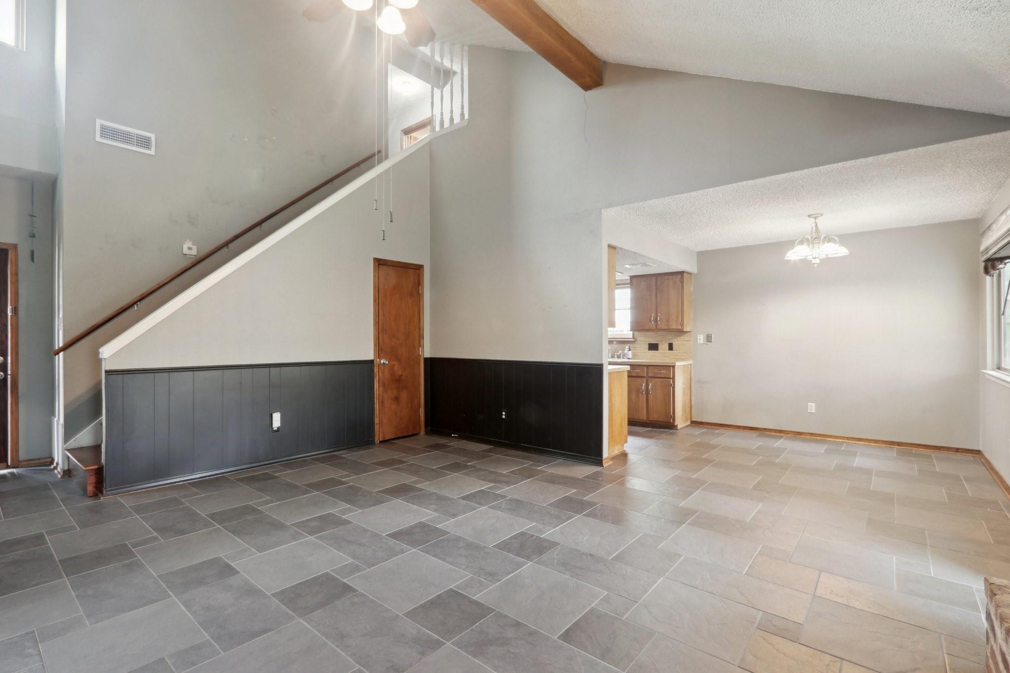 10407 Robinwood Cir Property Photo 7