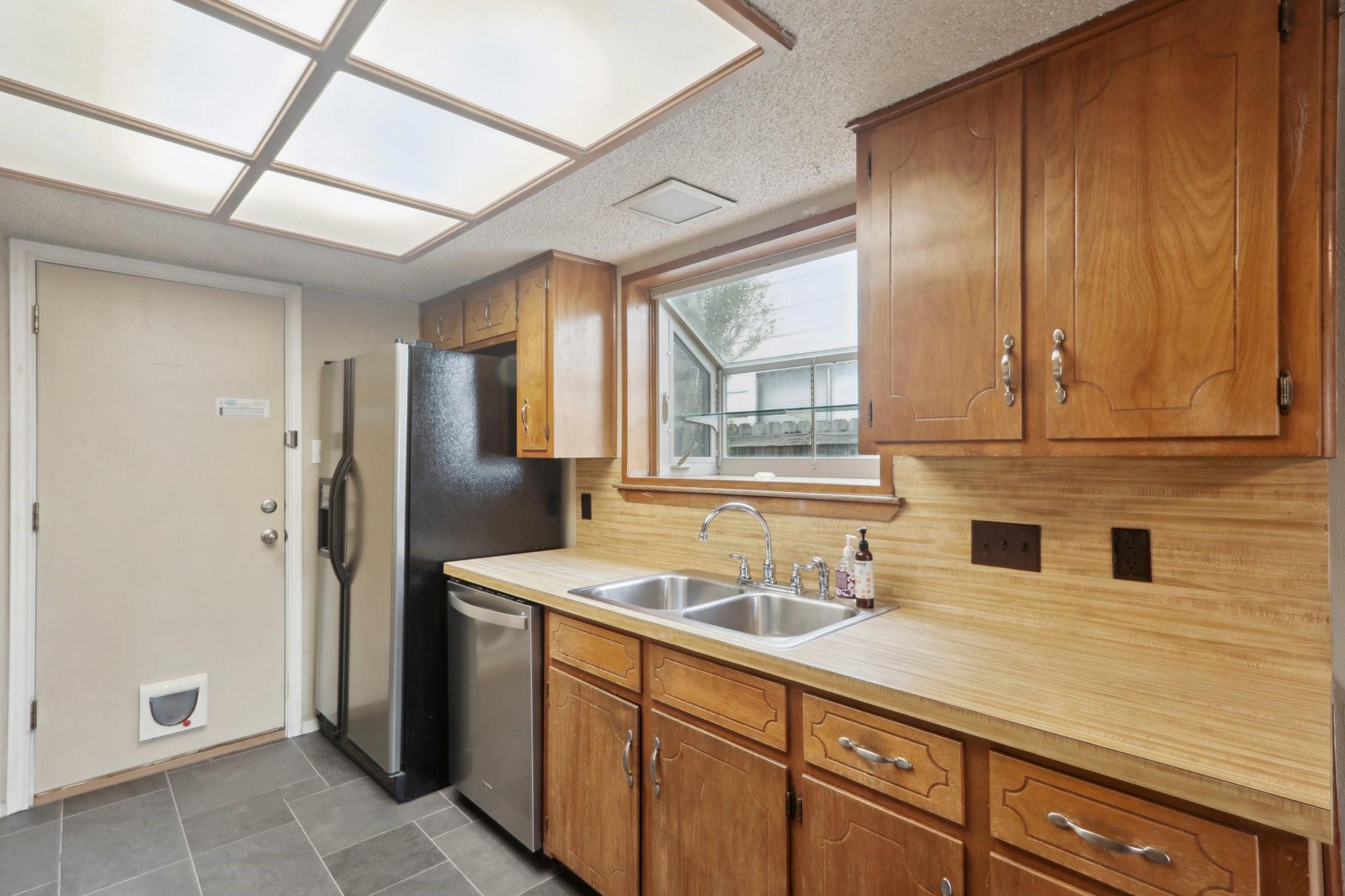 10407 Robinwood Cir Property Photo 9
