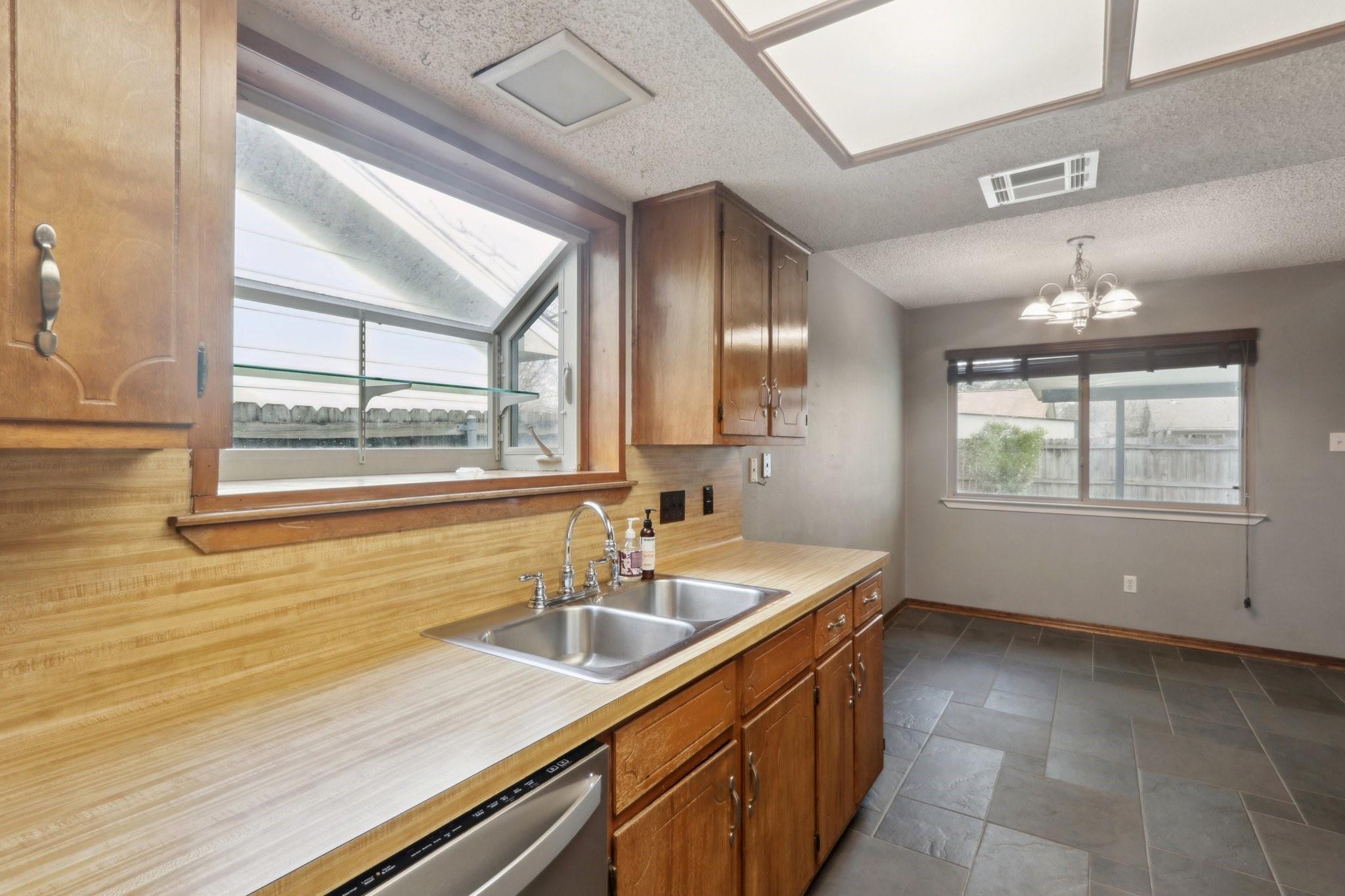 10407 Robinwood Cir Property Photo 11