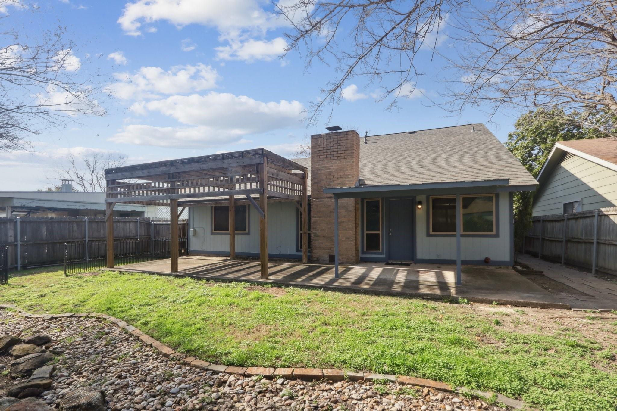 10407 Robinwood Cir Property Photo 16