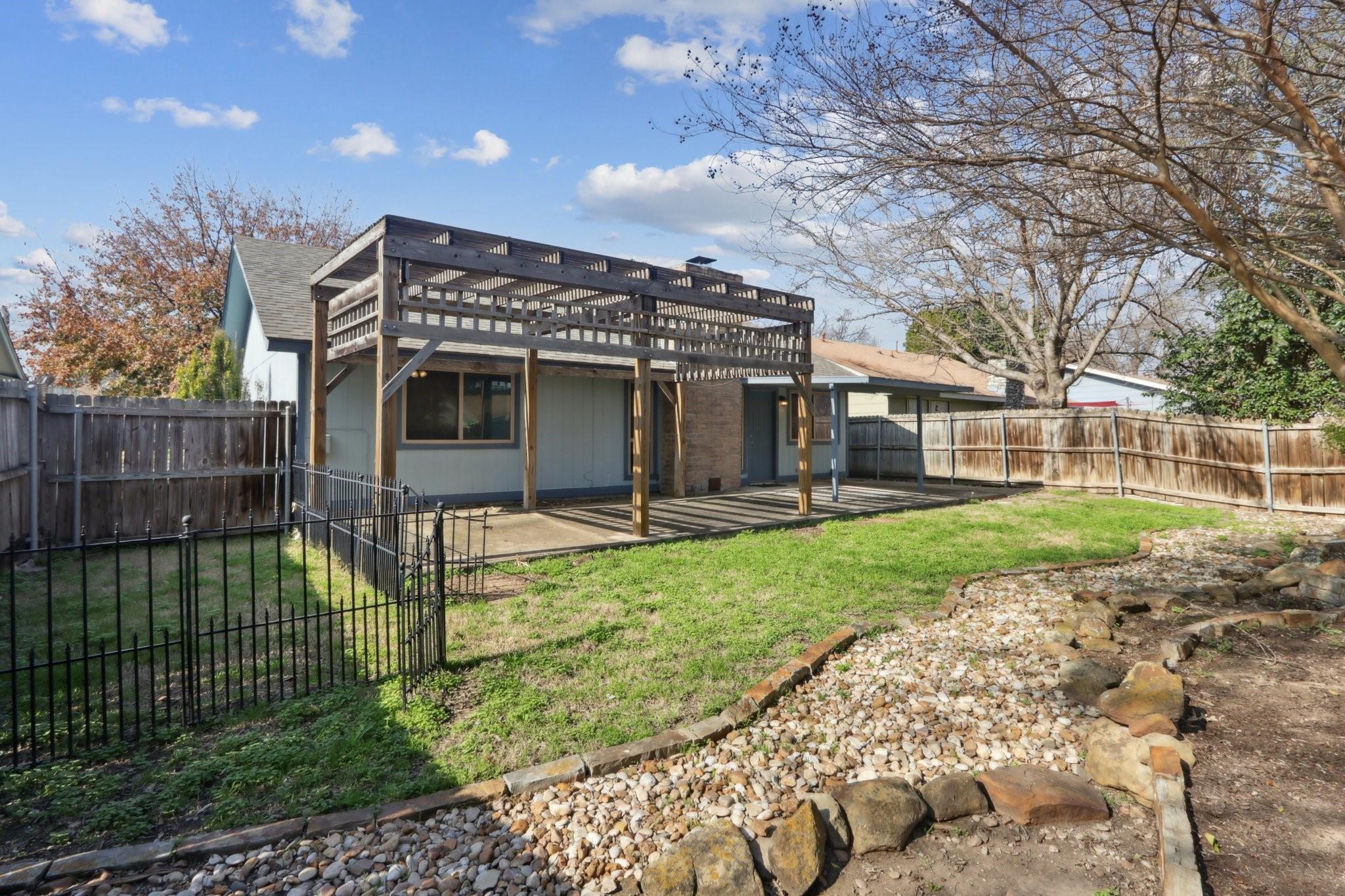 10407 Robinwood Cir Property Photo 17