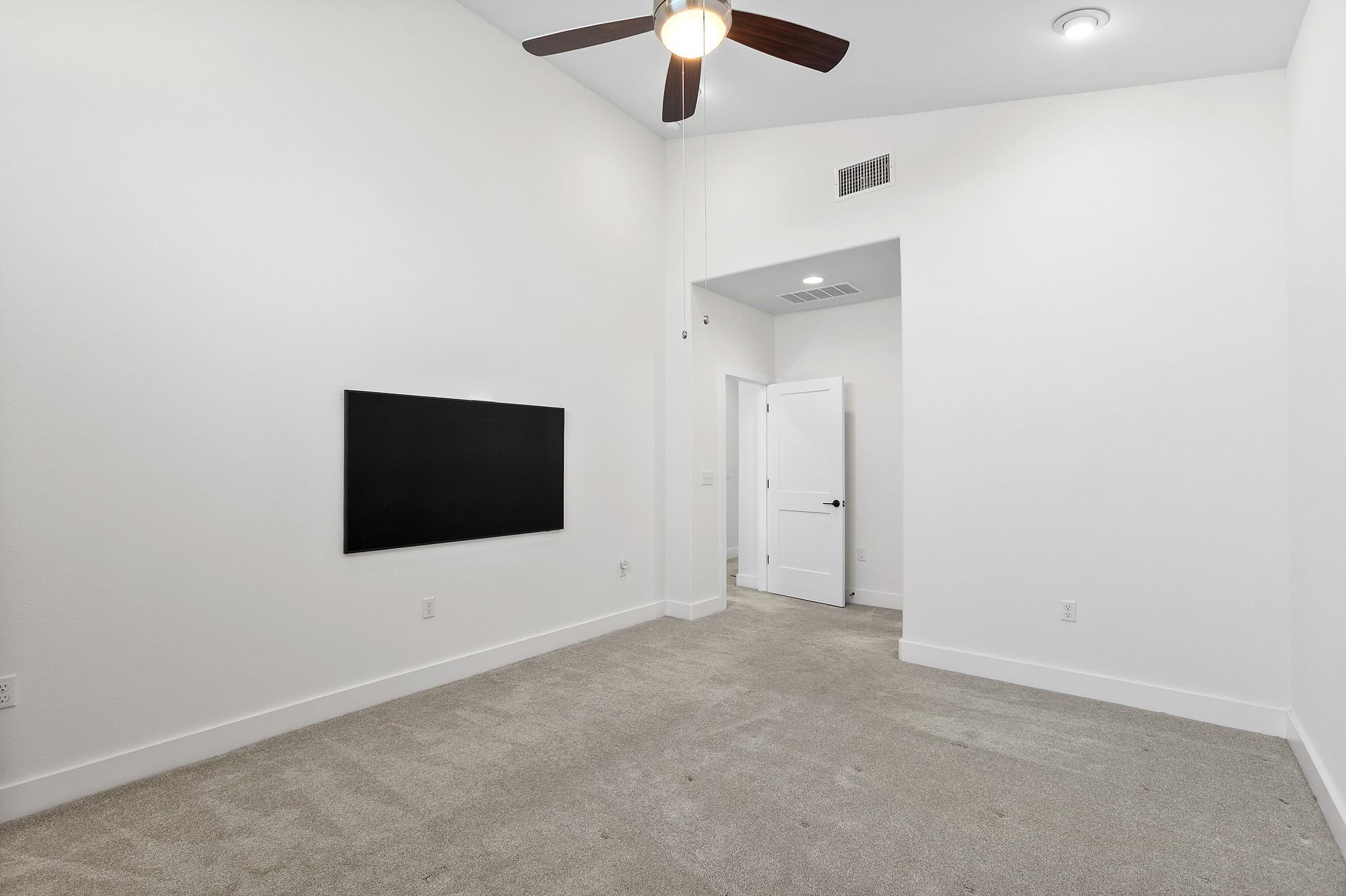 5315 La Crosse Ave #16 Property Photo 16
