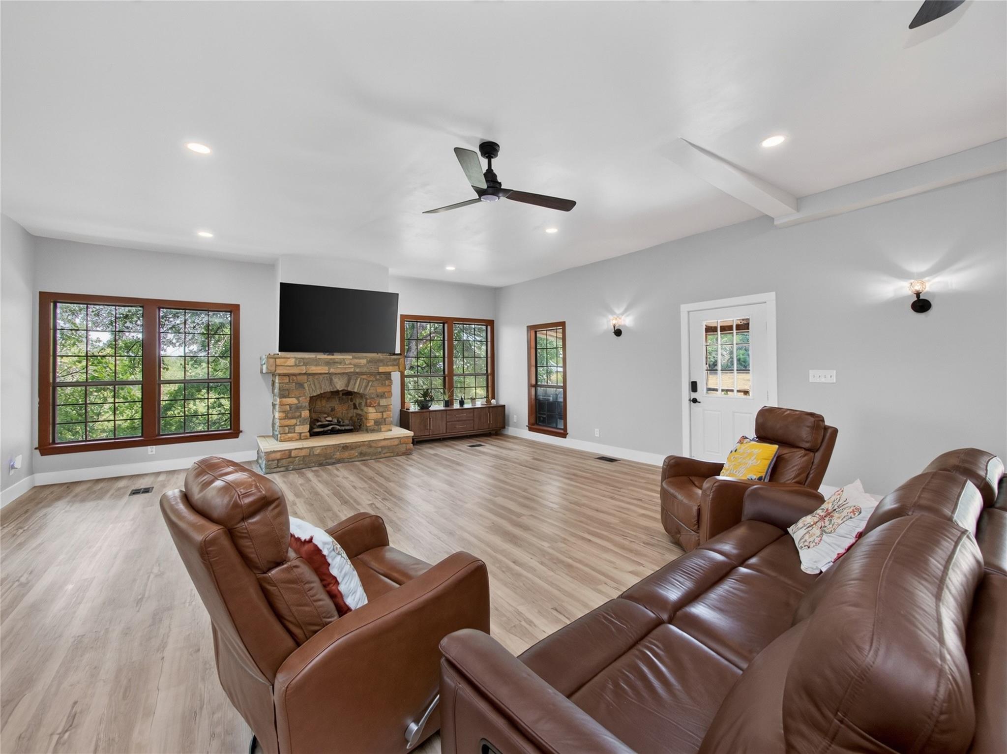 205 River Rd Property Photo 5