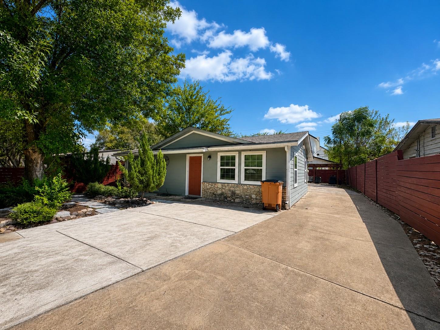 6711 Cruz St Property Photo 2