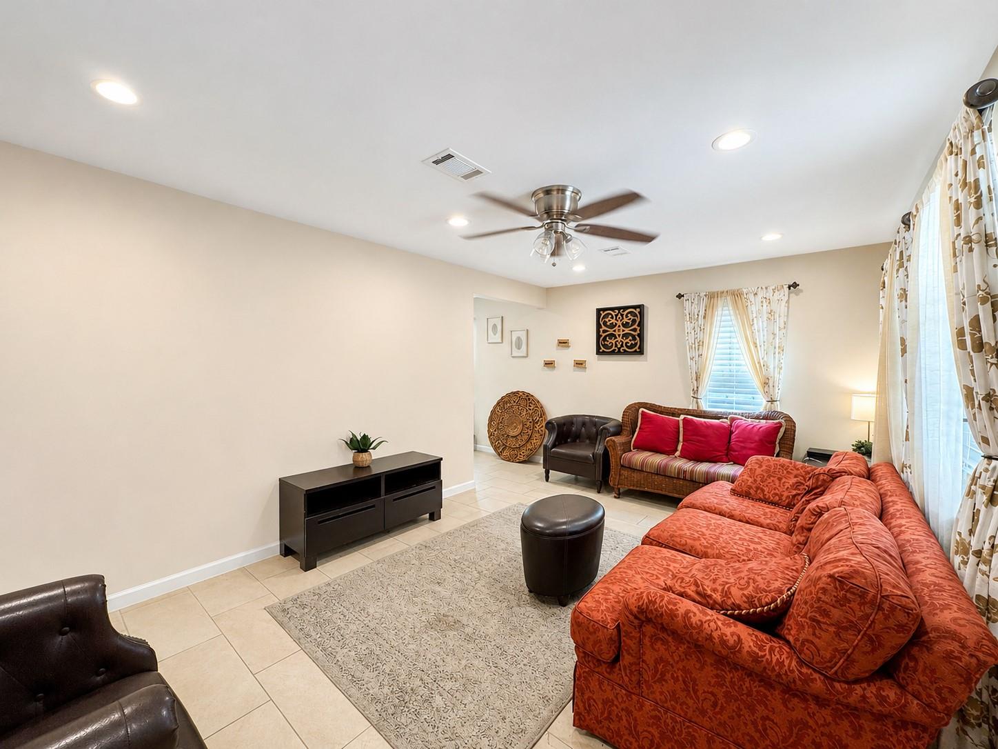 6711 Cruz St Property Photo 3