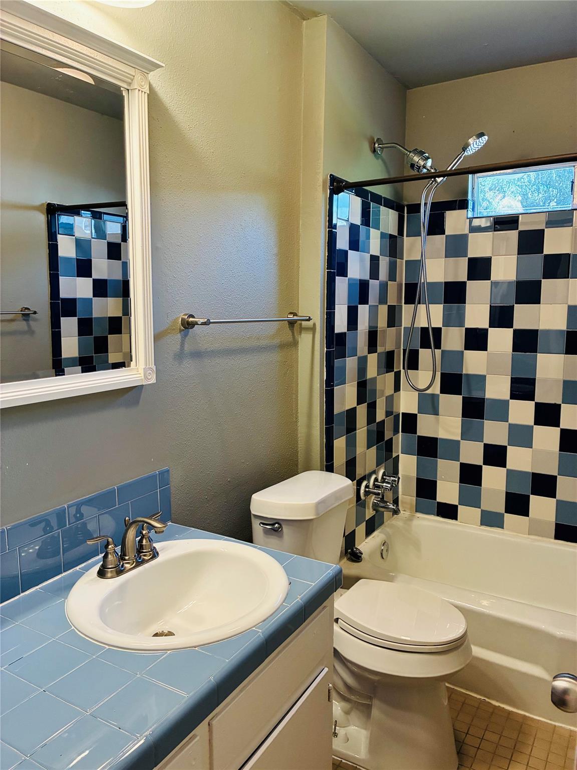 612 Franklin Blvd #c Property Photo 3