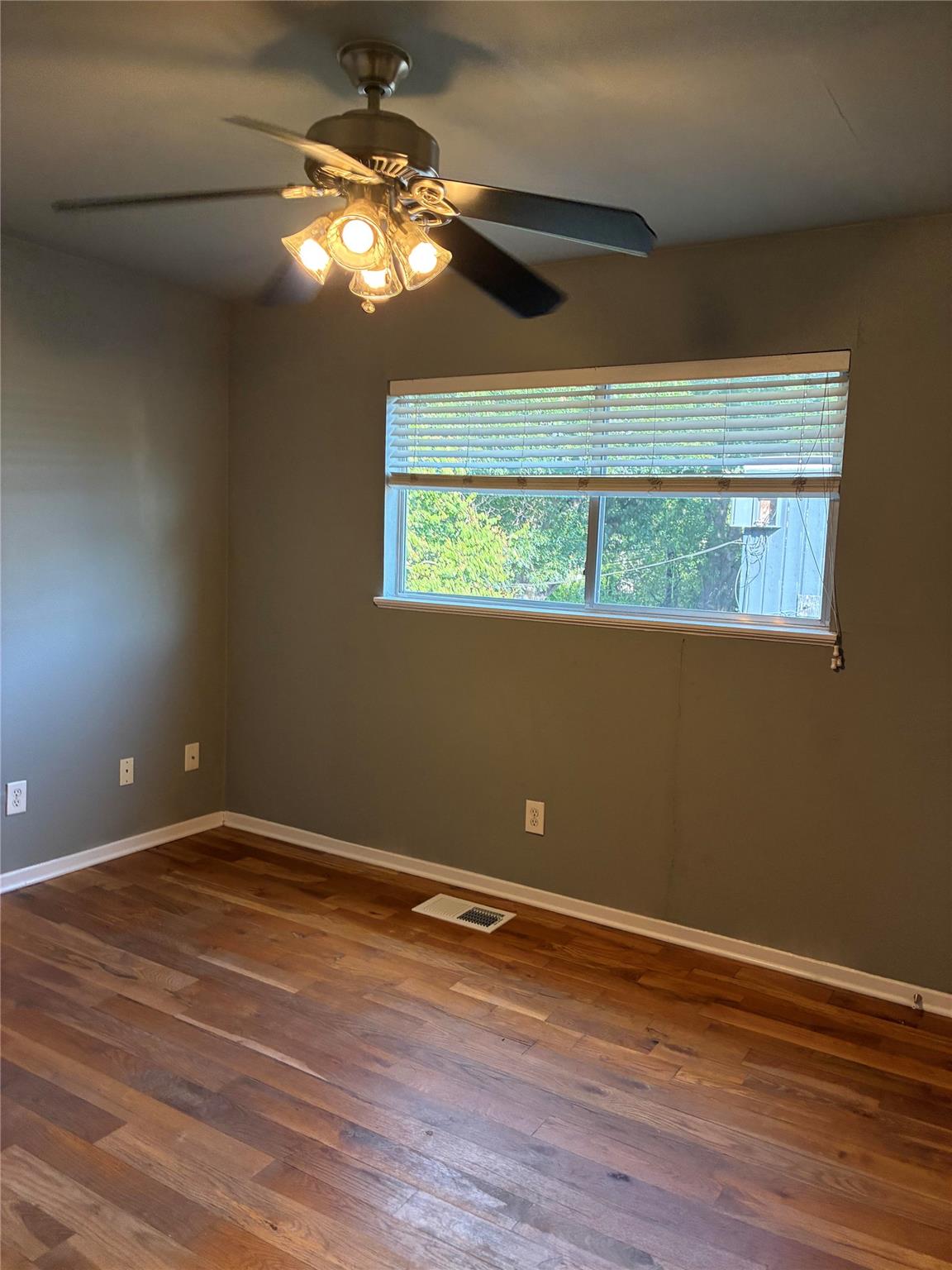 612 Franklin Blvd #c Property Photo 4