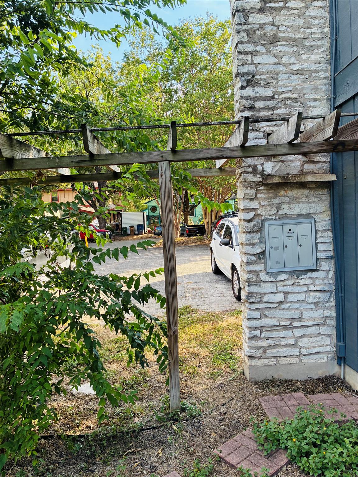 612 Franklin Blvd #c Property Photo 7