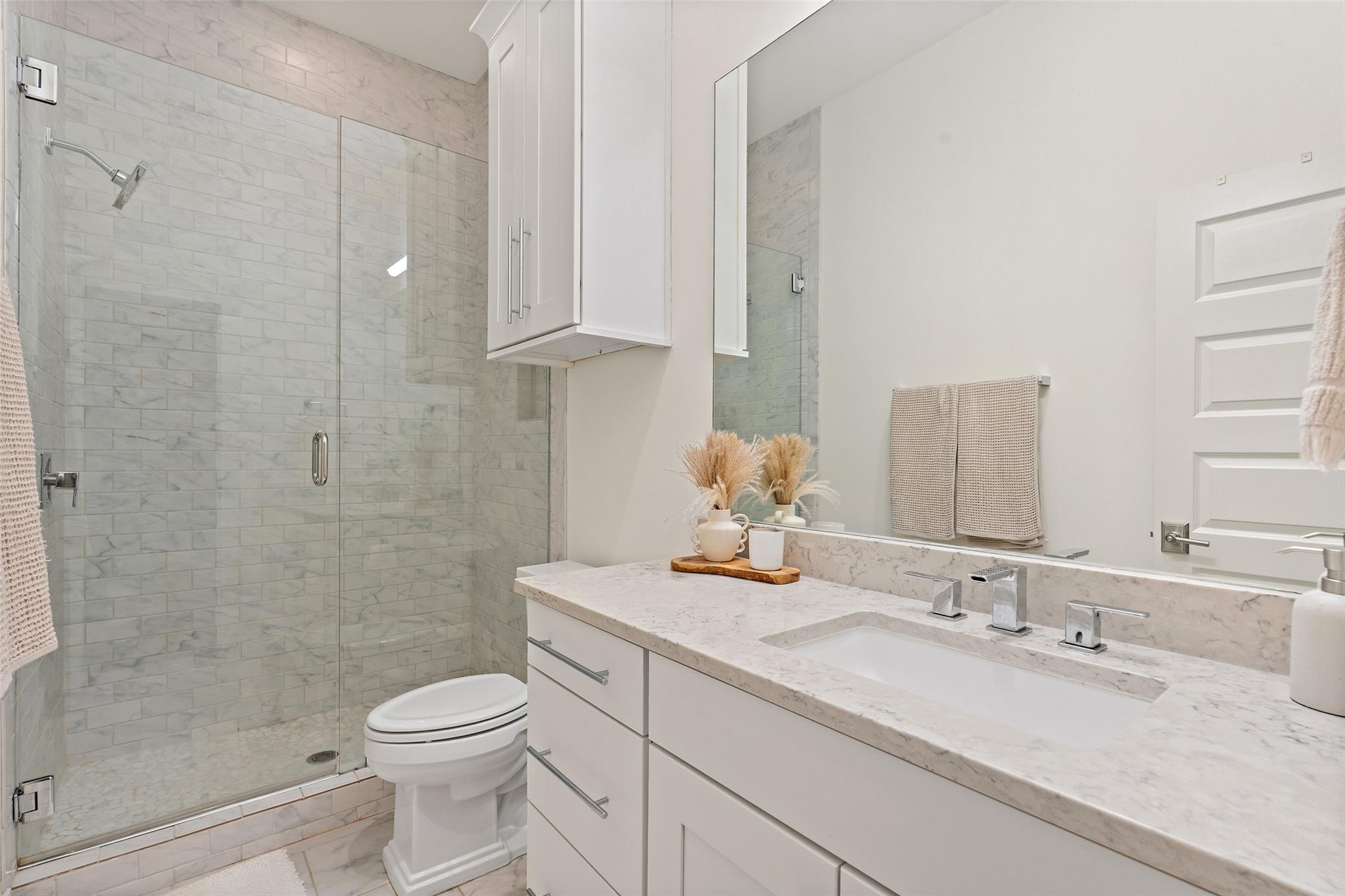 1002 Meriden Ln Property Photo 26